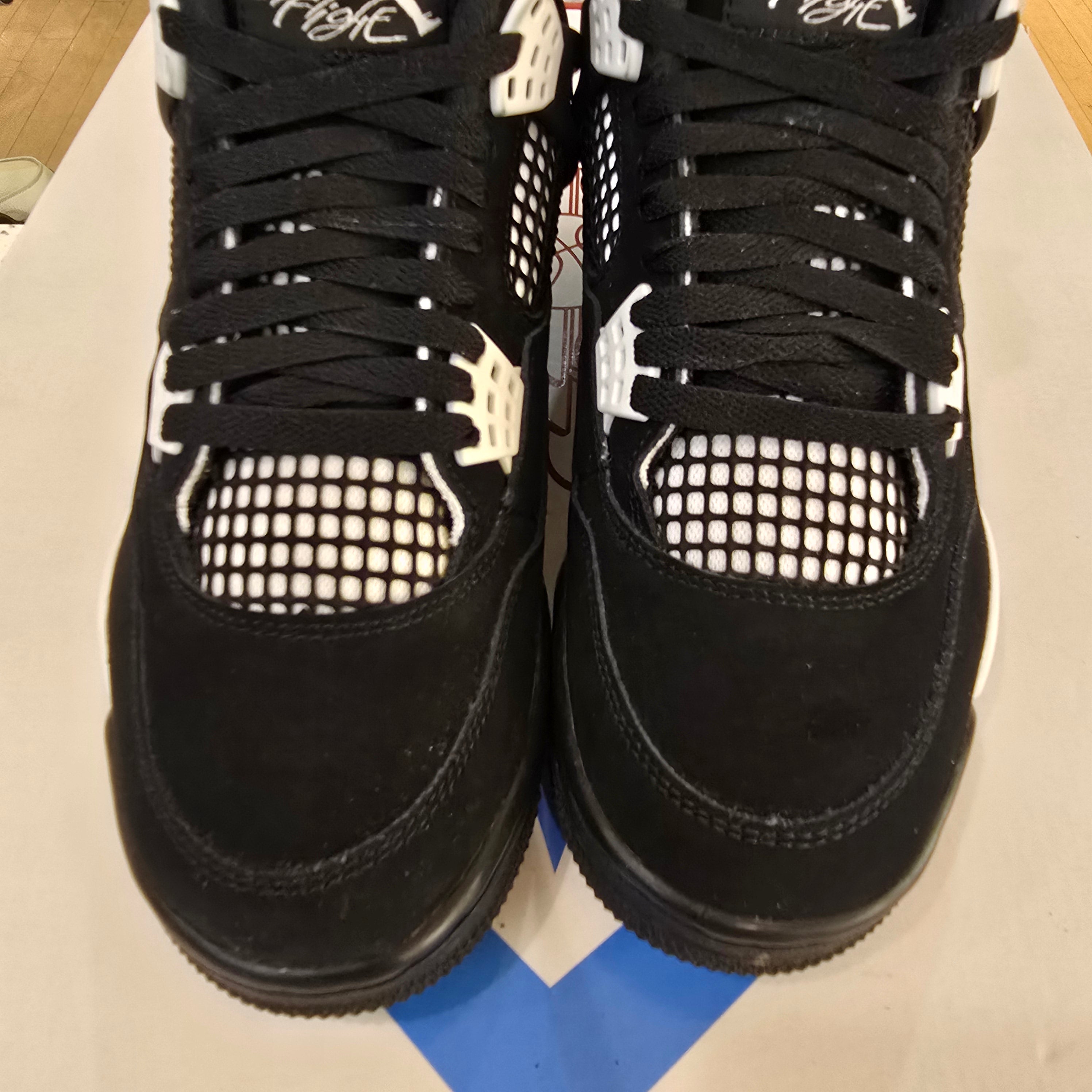Jordan 4 Retro White Thunder SZ 8.5 USED