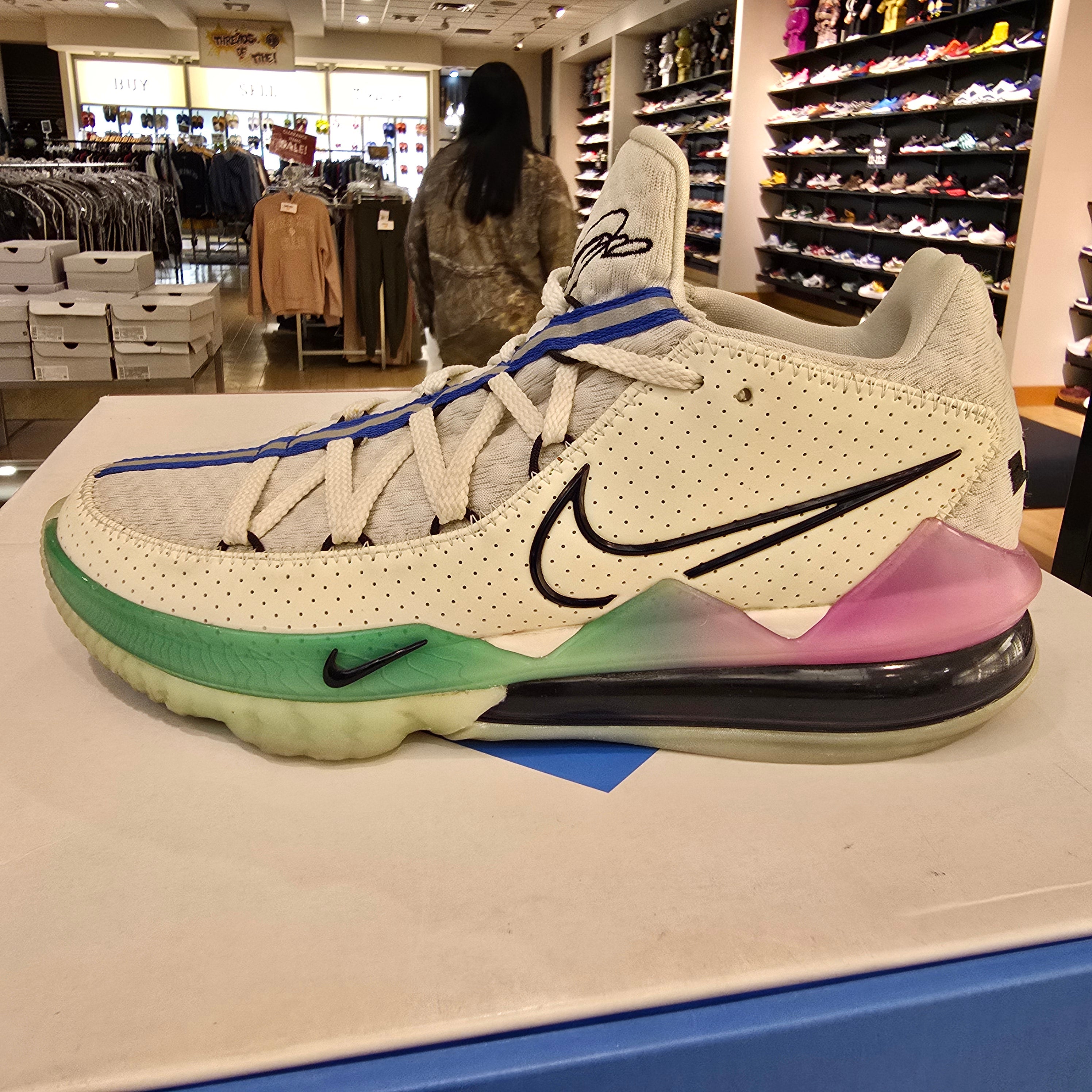 Nike LeBron 17 Low Glow-In-The-Dark Size 8.5 USED NO BOX