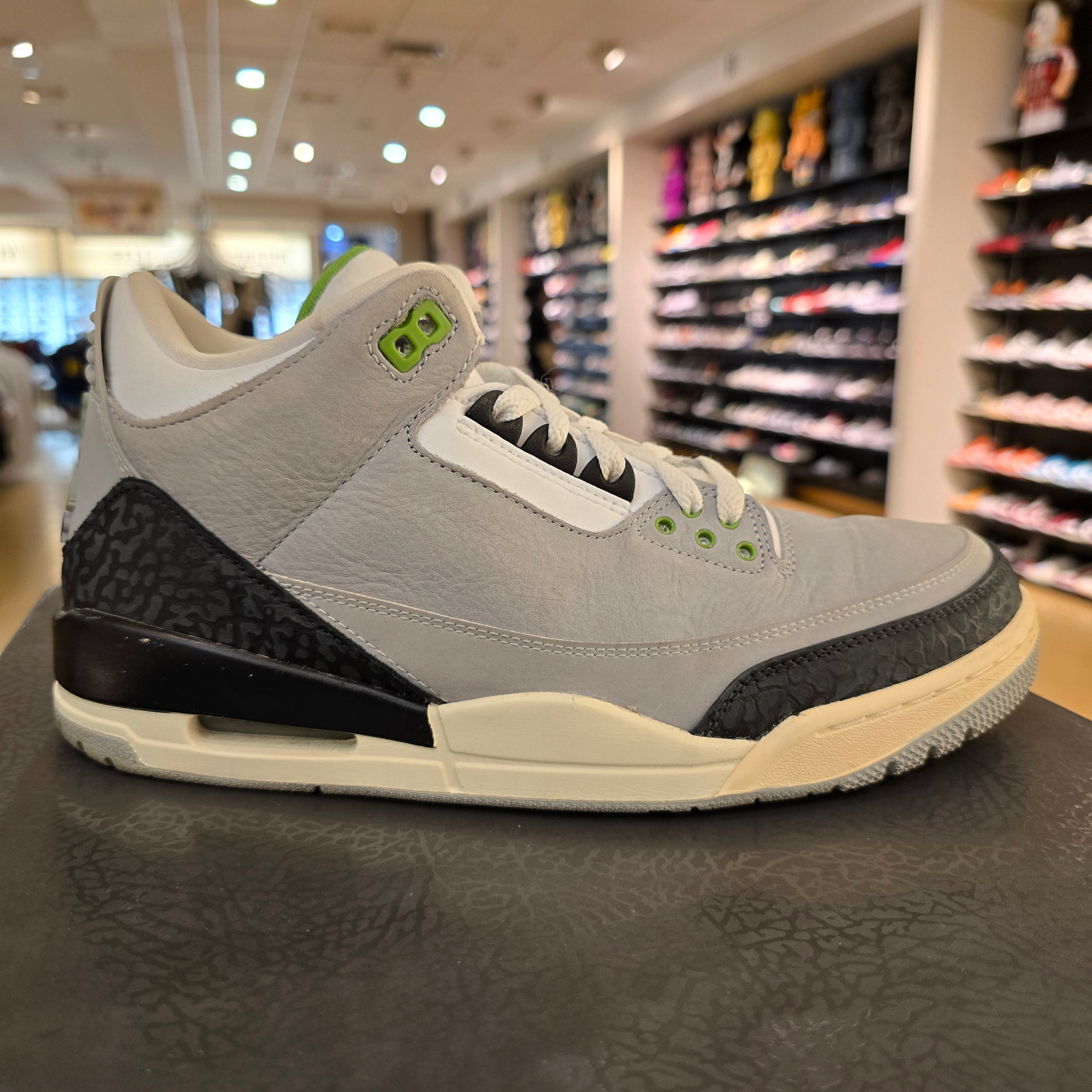 Jordan 3 Retro Chlorophyll SZ 9.5 USED NO BOX