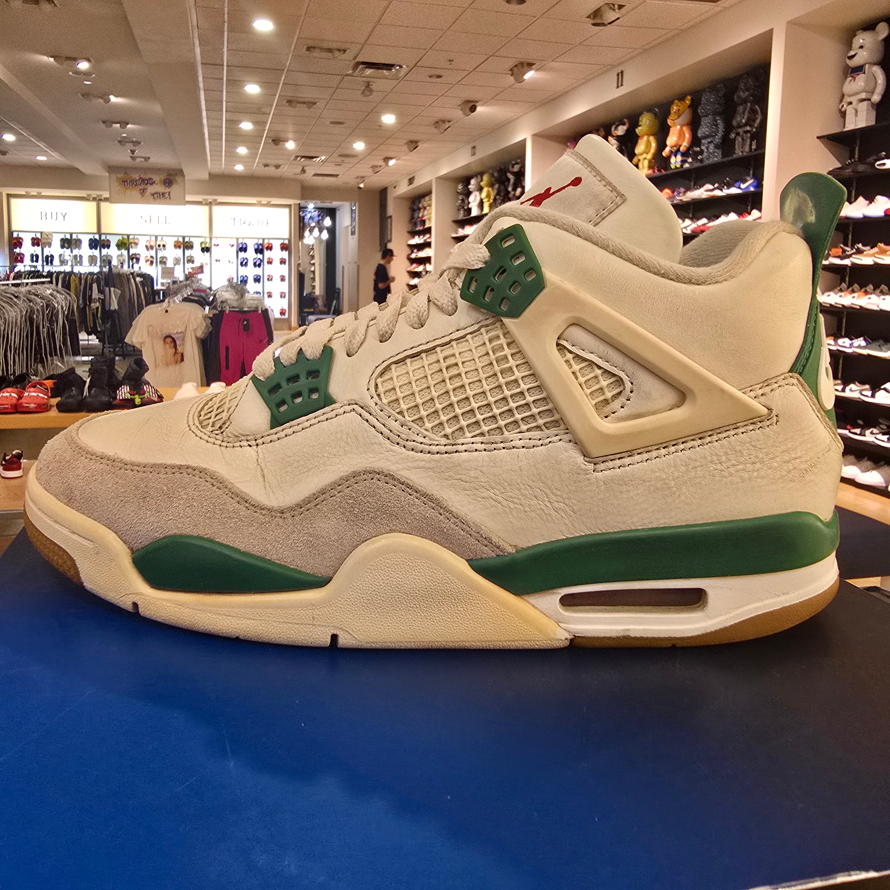 Jordan 4 Retro SB Pine Green SZ 9.5 USED NO BOX