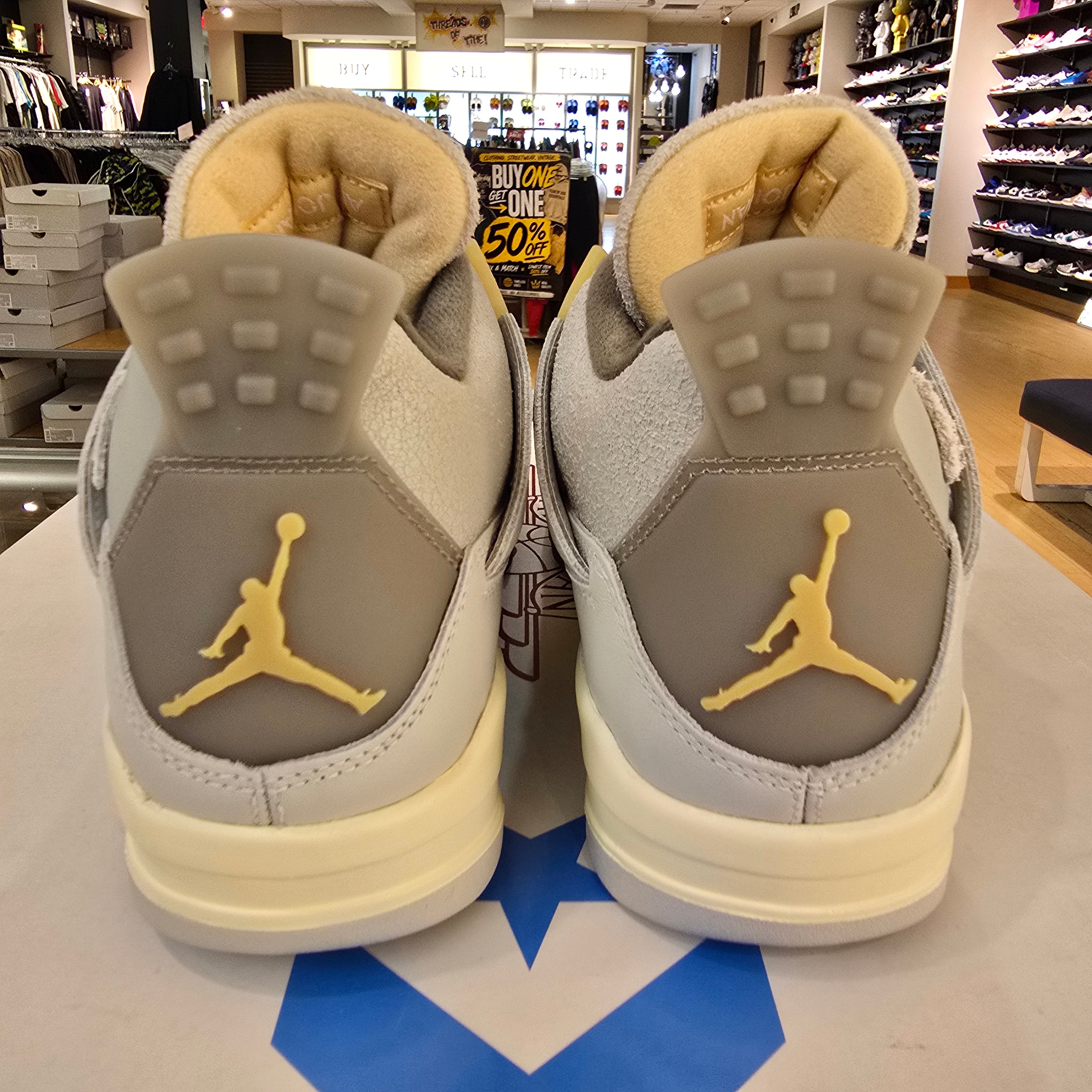 Jordan 4 Retro SE Craft Photon Dust SZ 9