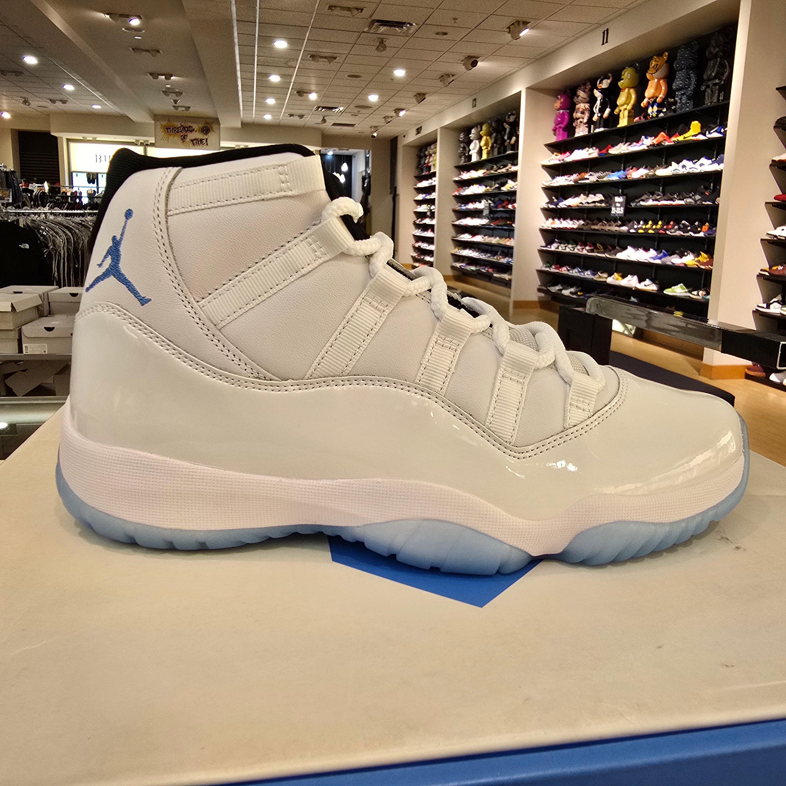 Jordan 11 Retro Legend Blue (2024) SZ 9