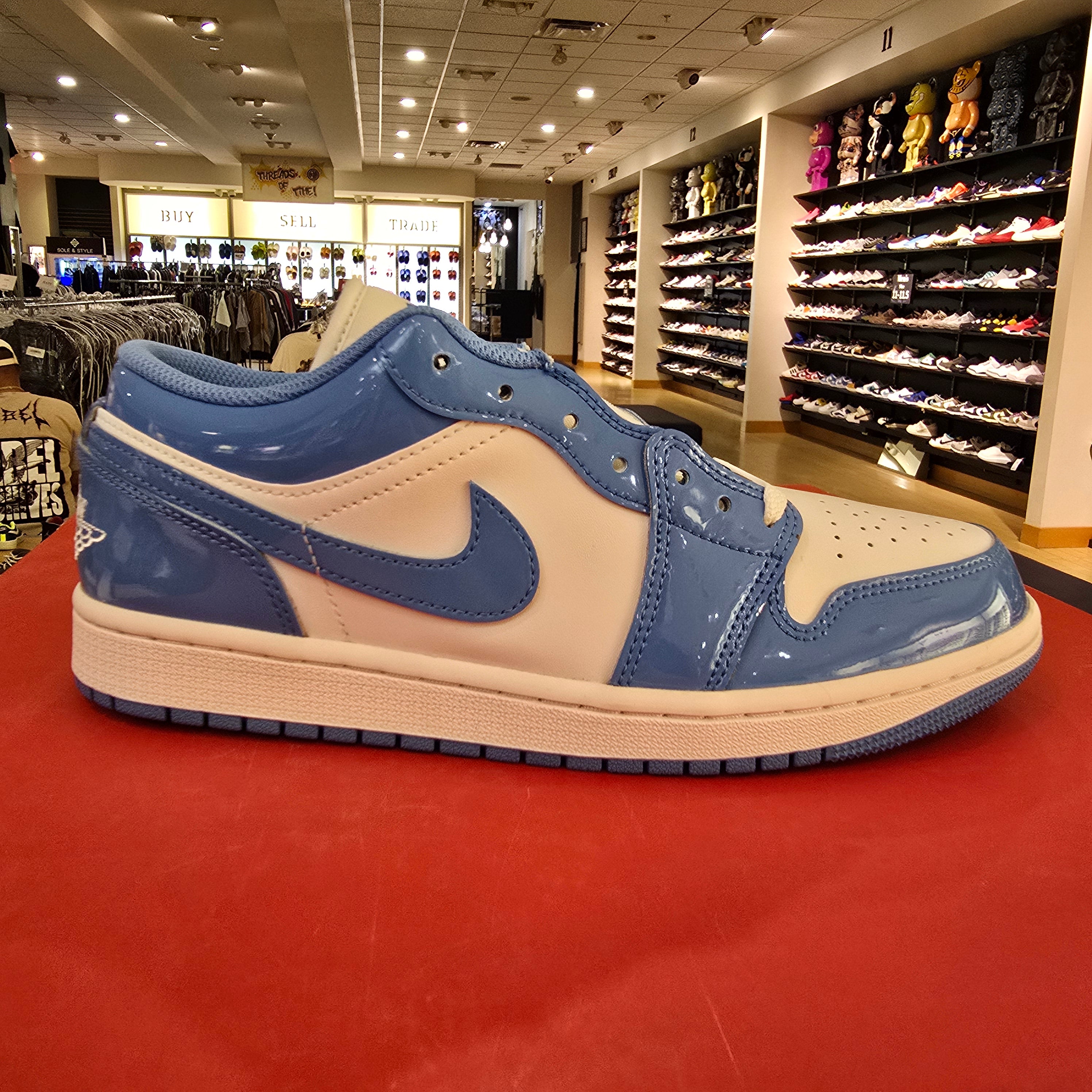 Jordan 1 Low SE Legend Blue Patent SZ 8.5