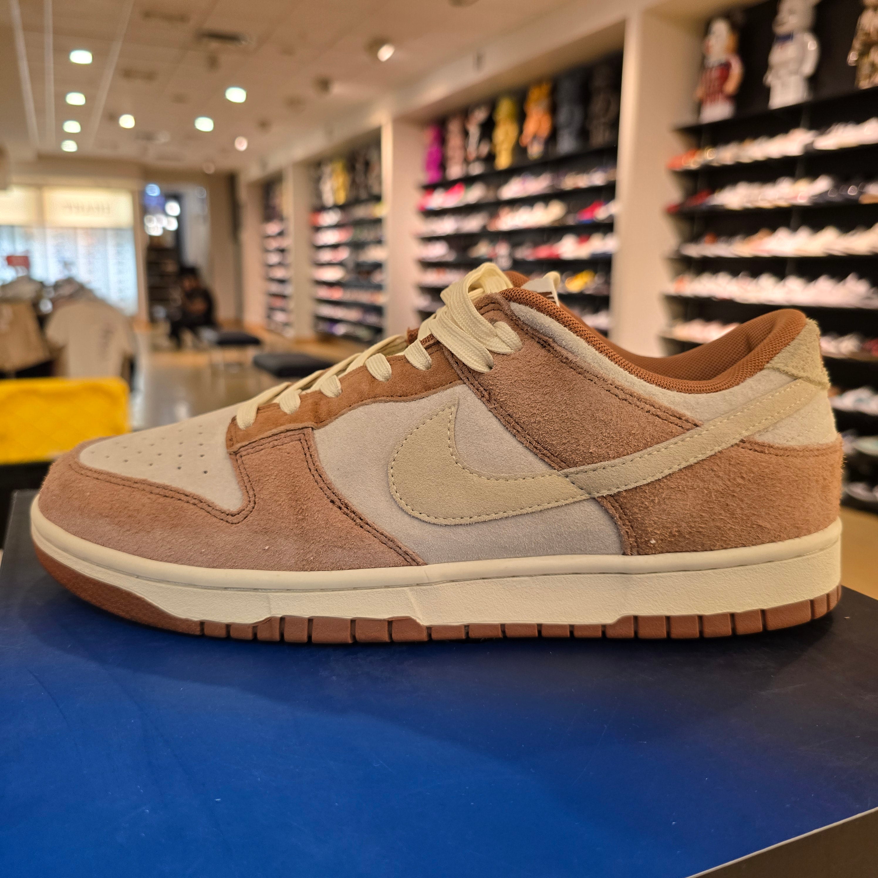 Nike Dunk Low Medium Curry SZ 12 USED