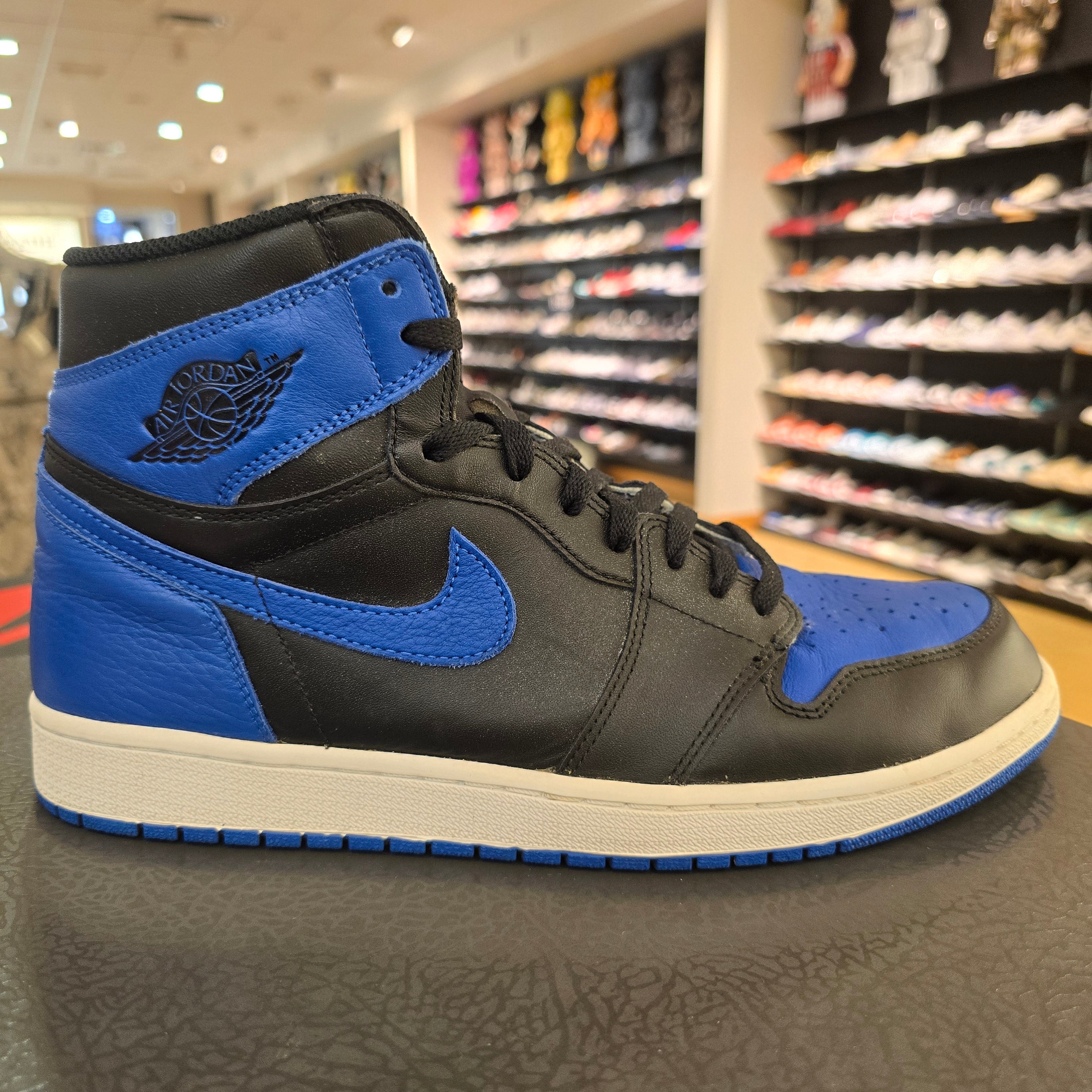 Air Jordan 1 Retro High Royal 2017 SZ 12 USED