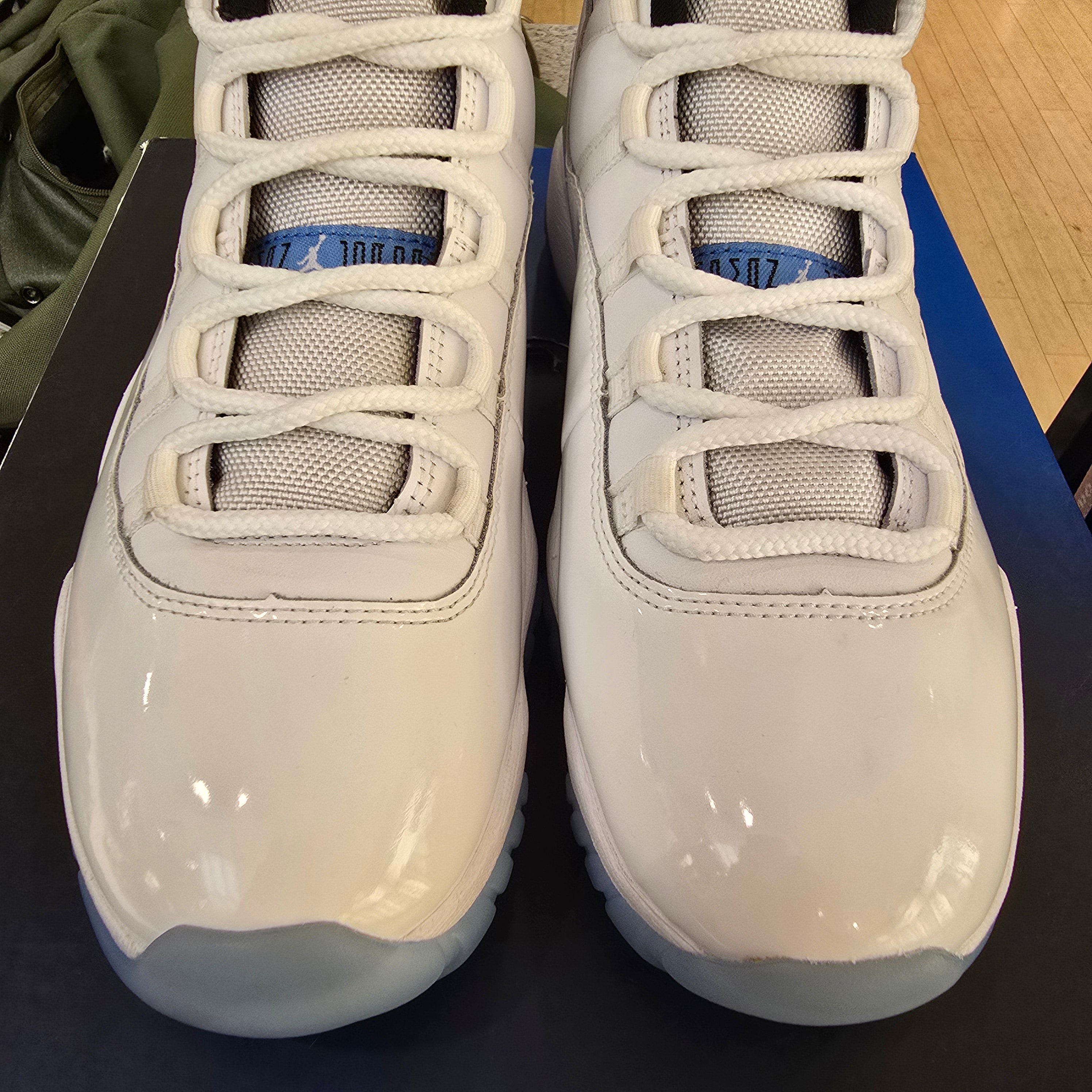 Jordan 11 Retro Legend Blue (2024) SZ 10.5 USED NO BOX