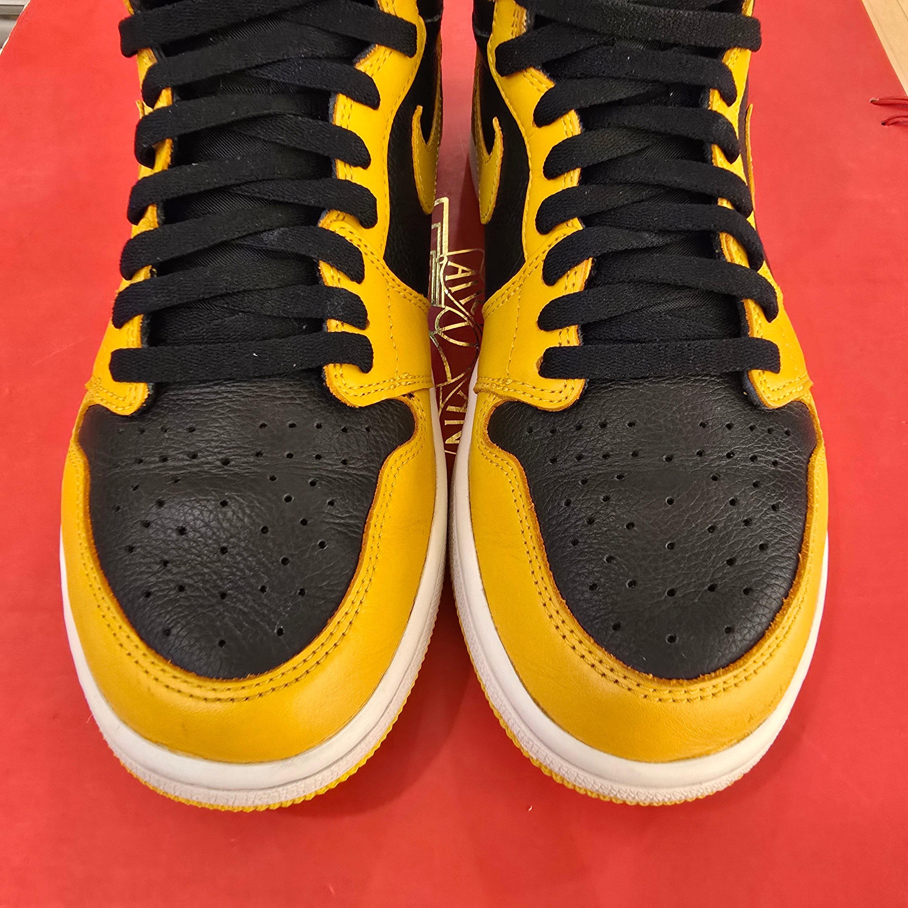 Jordan 1 Retro High Pollen SZ 9.5 USED