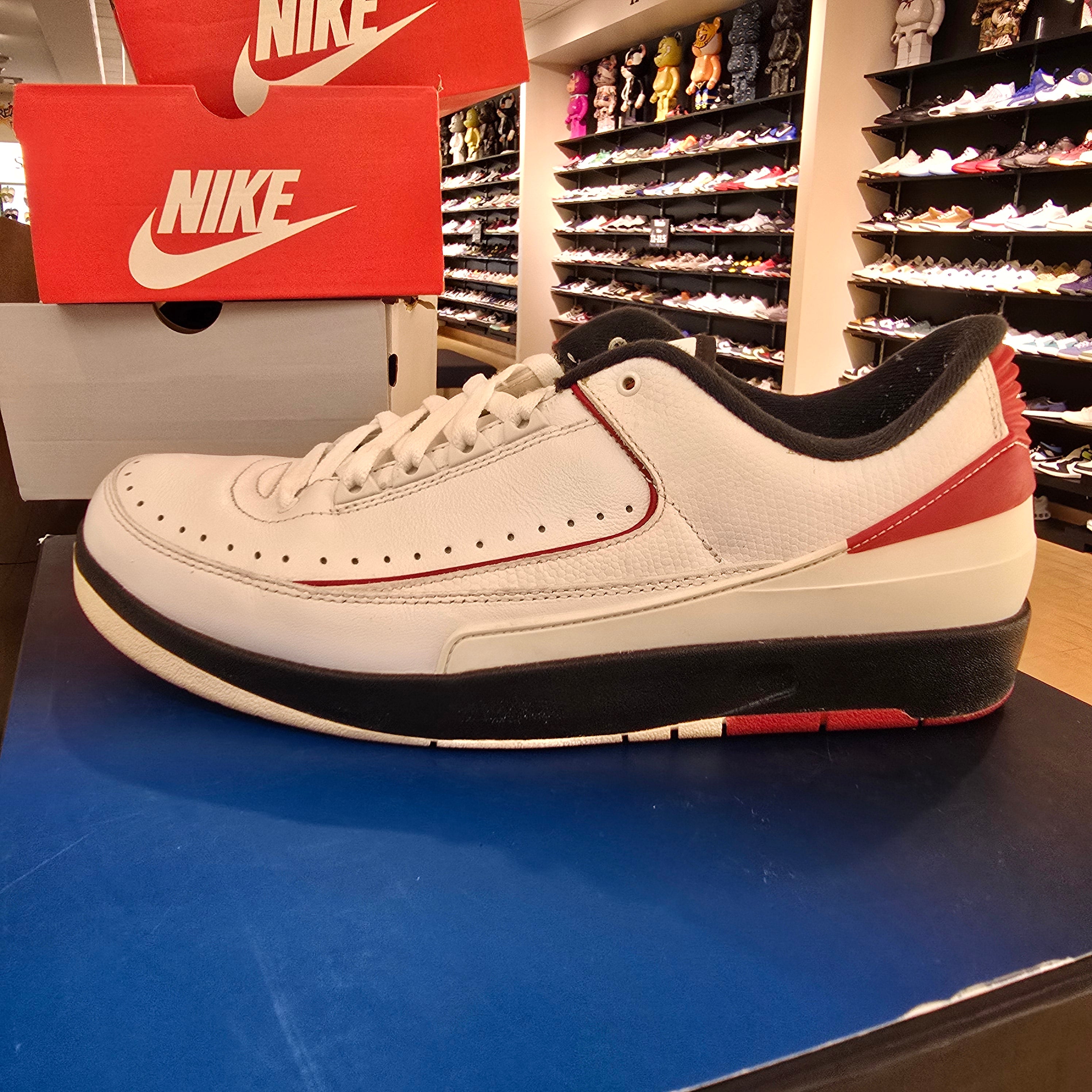 Jordan 2 Retro Low Chicago SZ 11.5 USED NO BOX SCUFFS