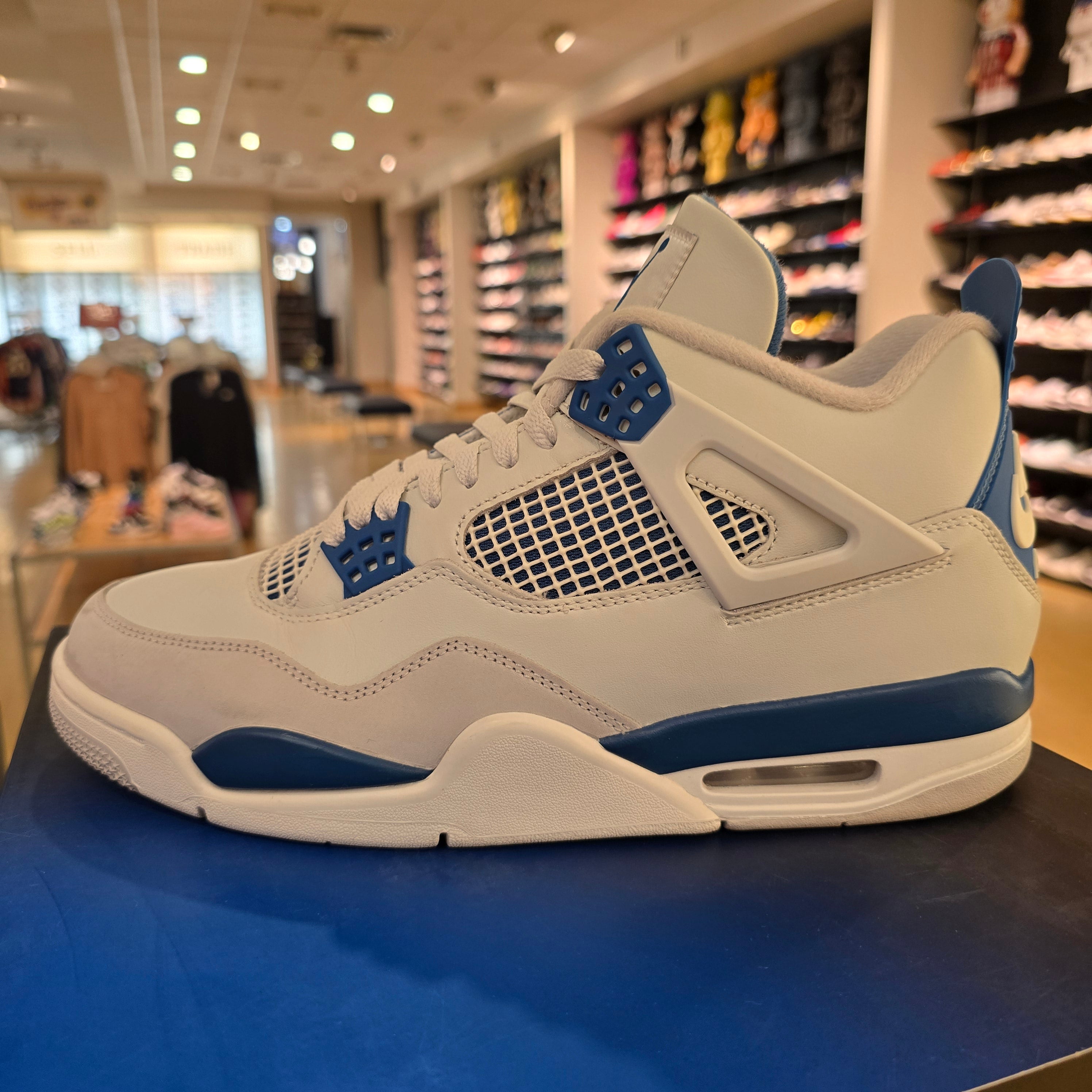 Jordan 4 Retro Military Blue 2024 SZ 11 USED