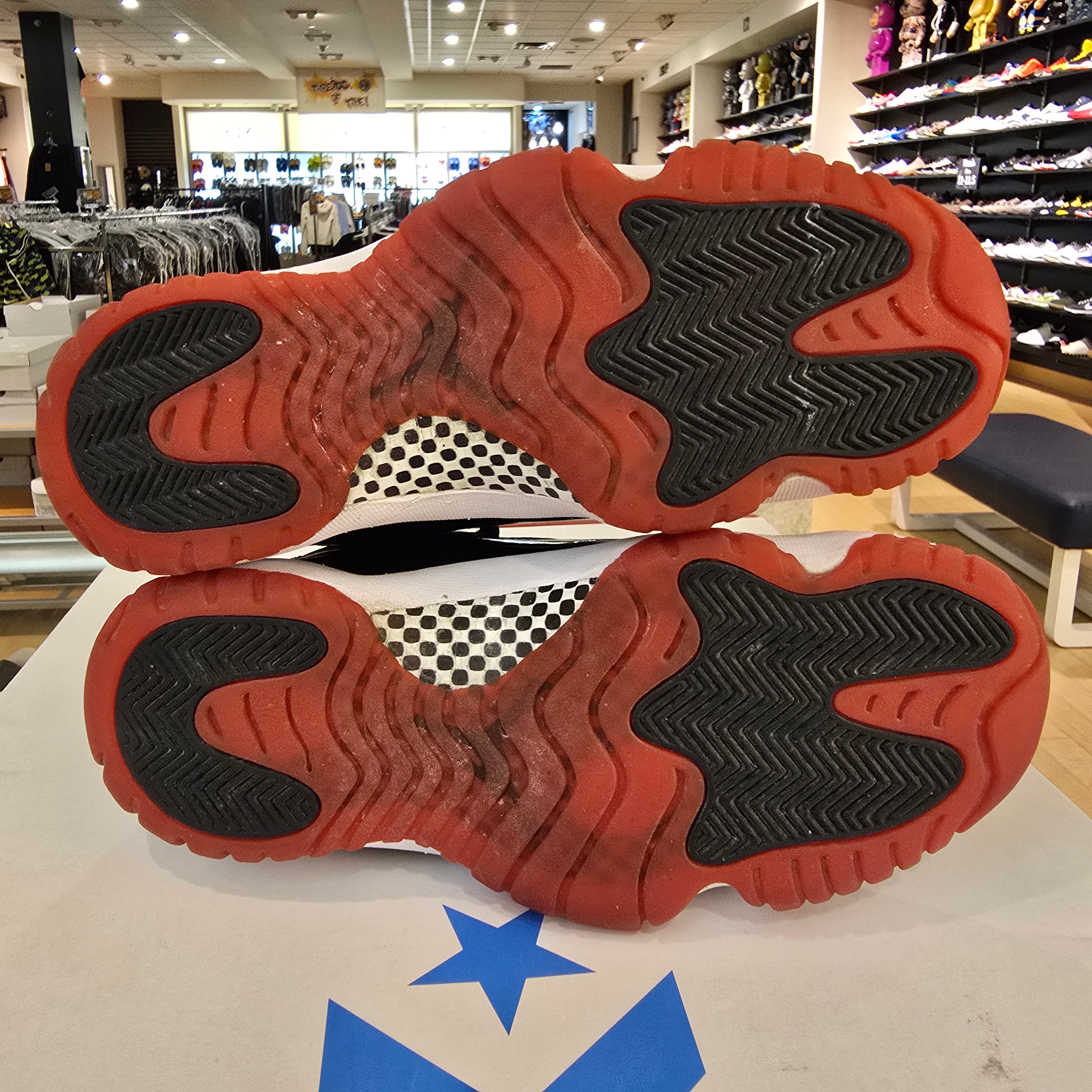 Jordan 11 Retro Playoffs Bred (2019) SZ 8.5 USED NO BOX