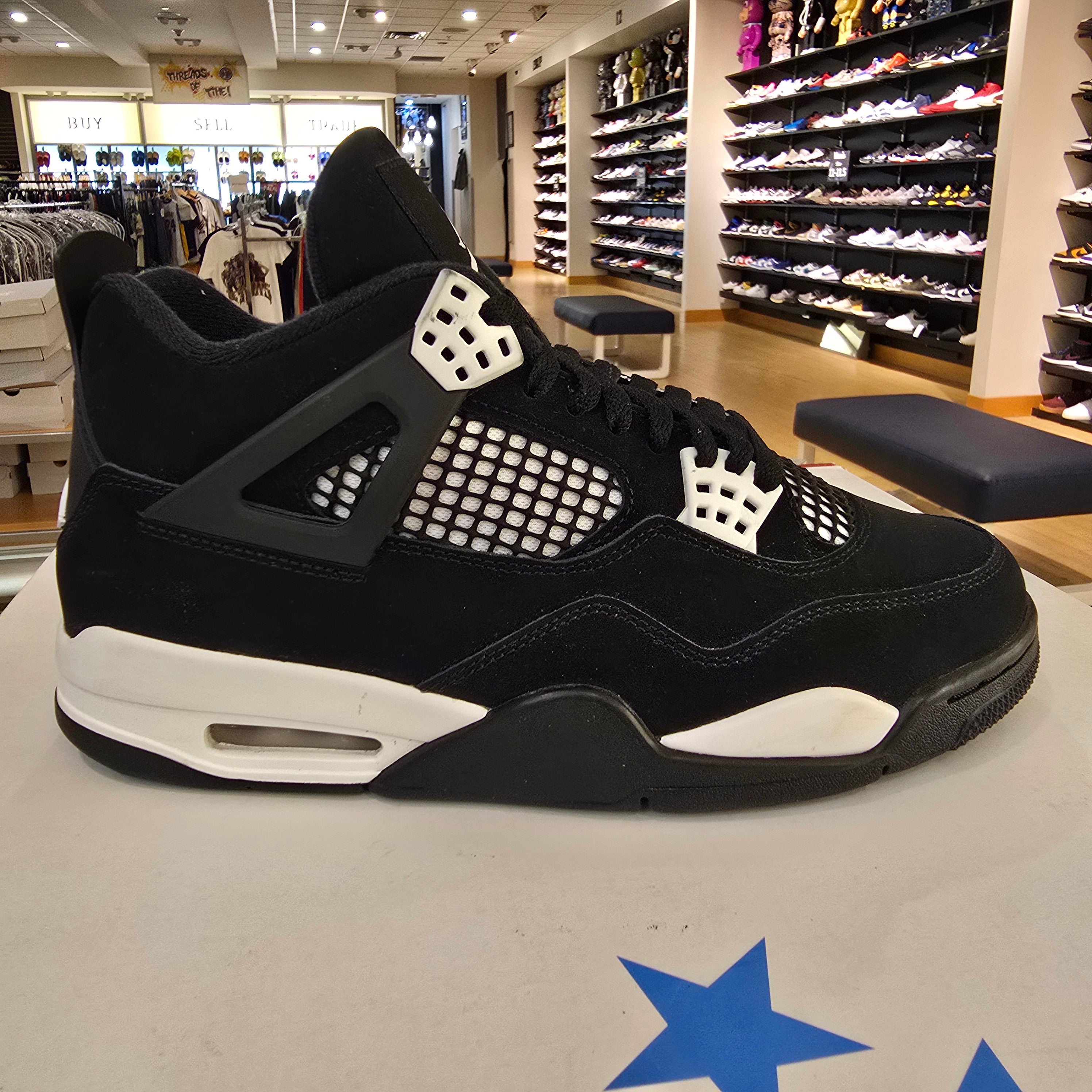 Jordan 4 Retro White Thunder SZ 8.5 USED