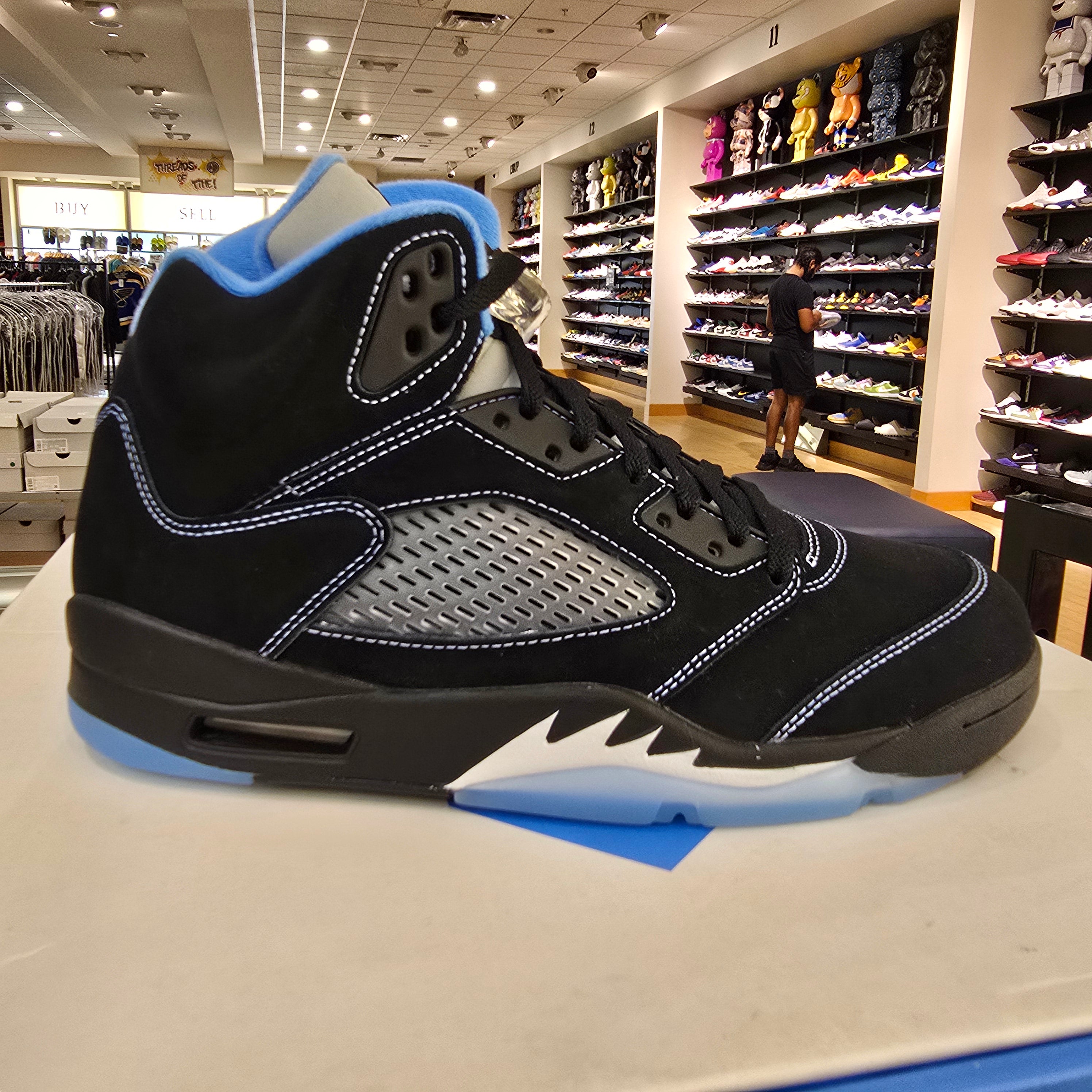 Jordan 5 Retro Black University Blue (2026) SZ 9.5