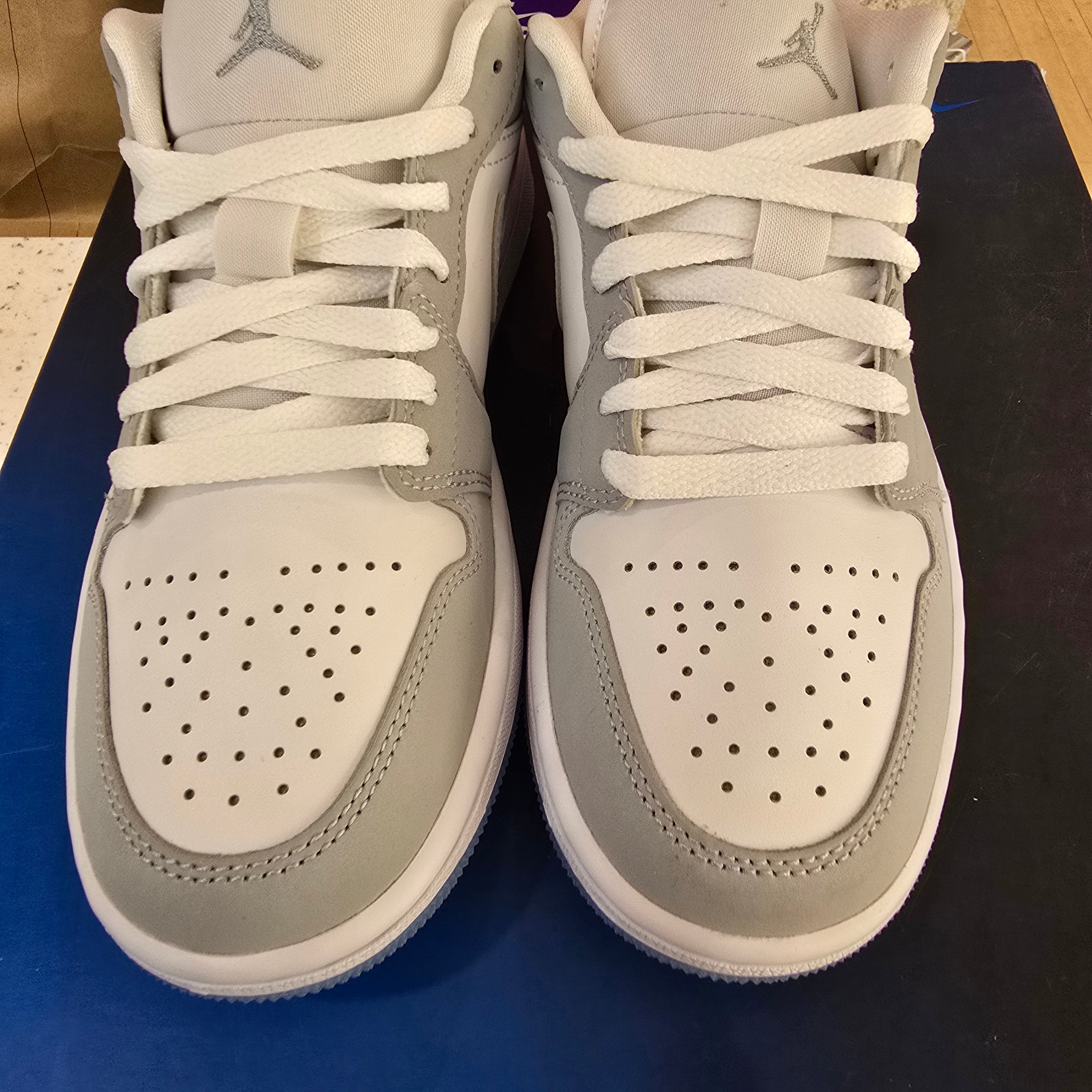 Jordan 1 Low Wolf Grey (Women's) SZ 11/9.5M MISSING LID