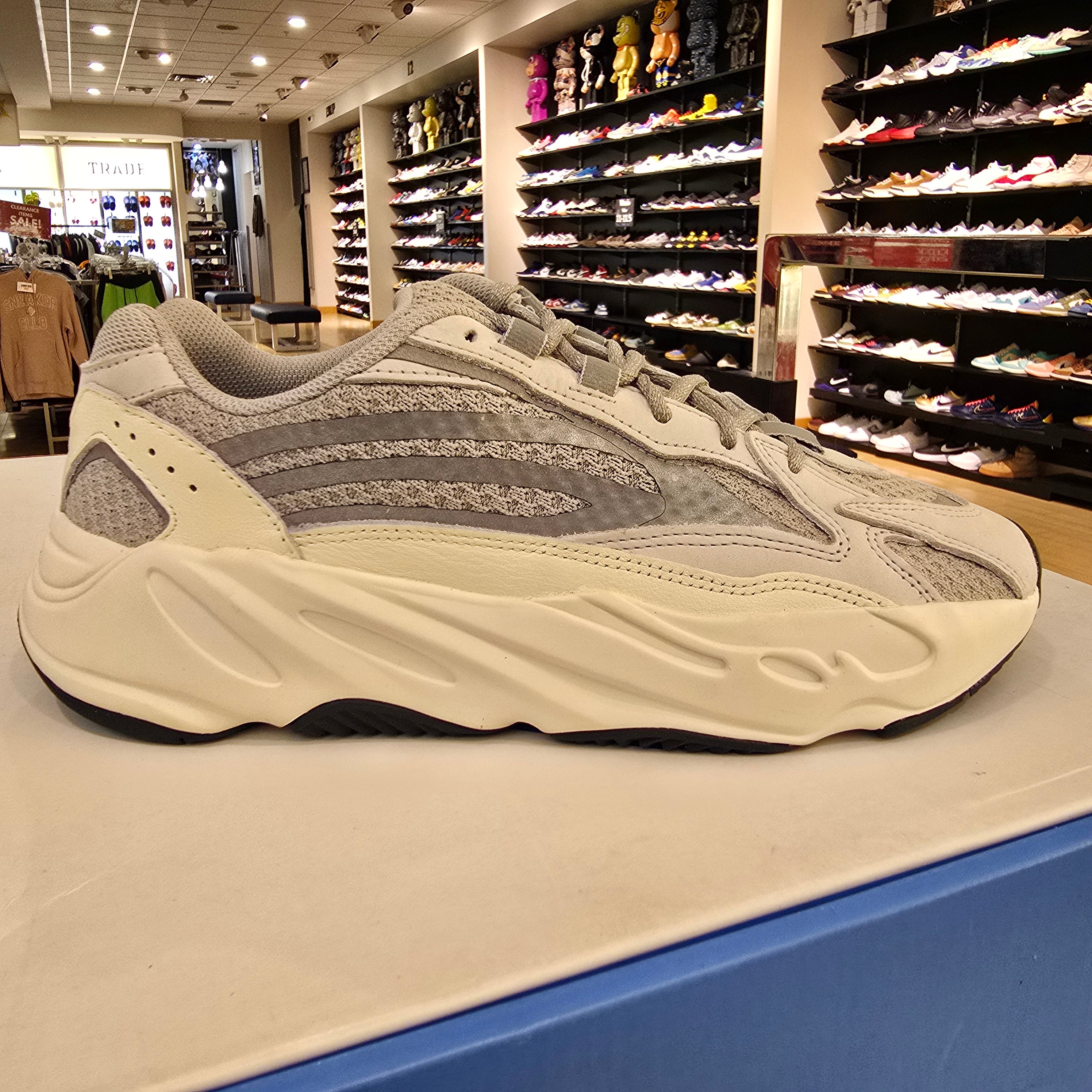 Adidas Yeezy Boost 700 V2 Static SZ 9.5