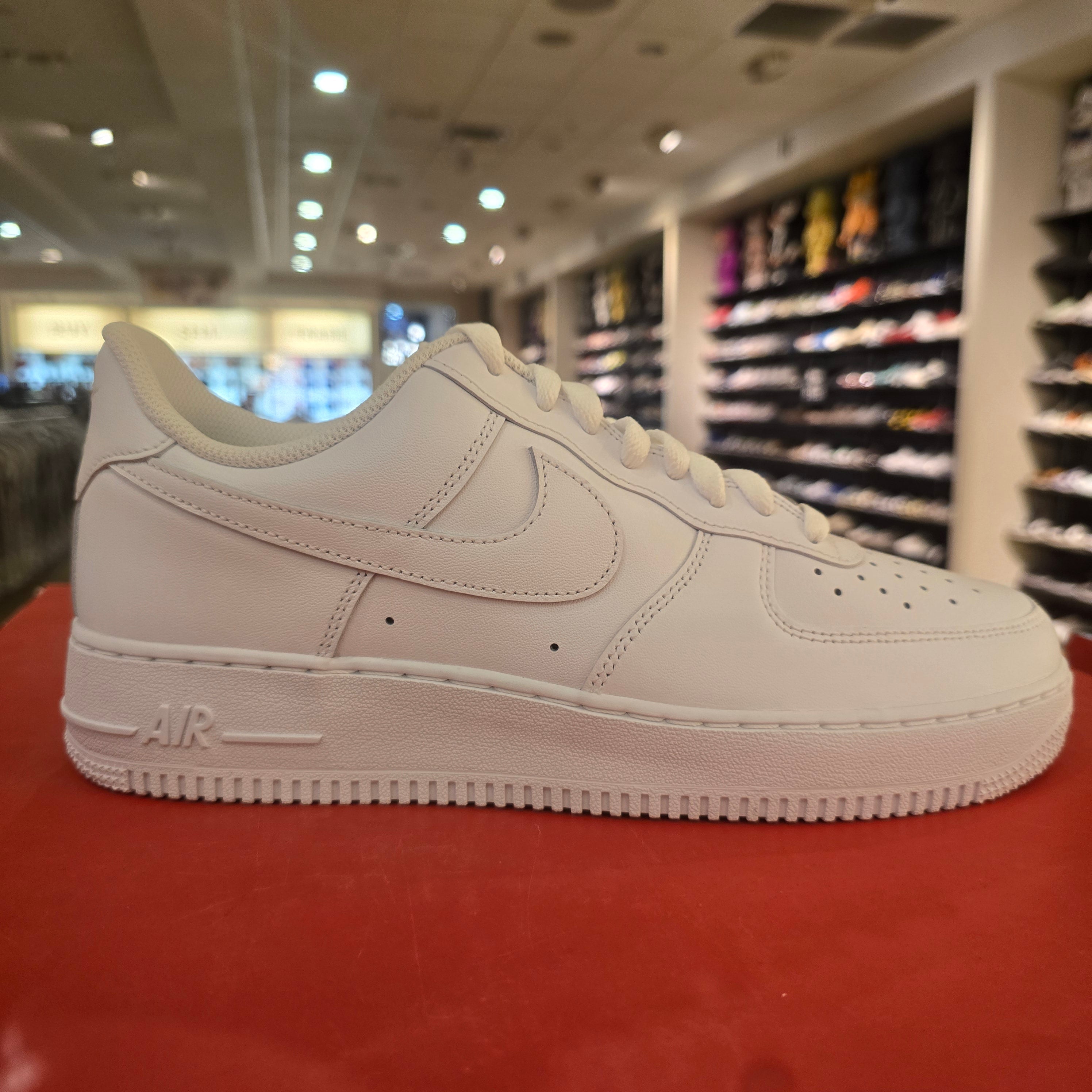 Nike Air Force 1 Low '07 White SZ 9