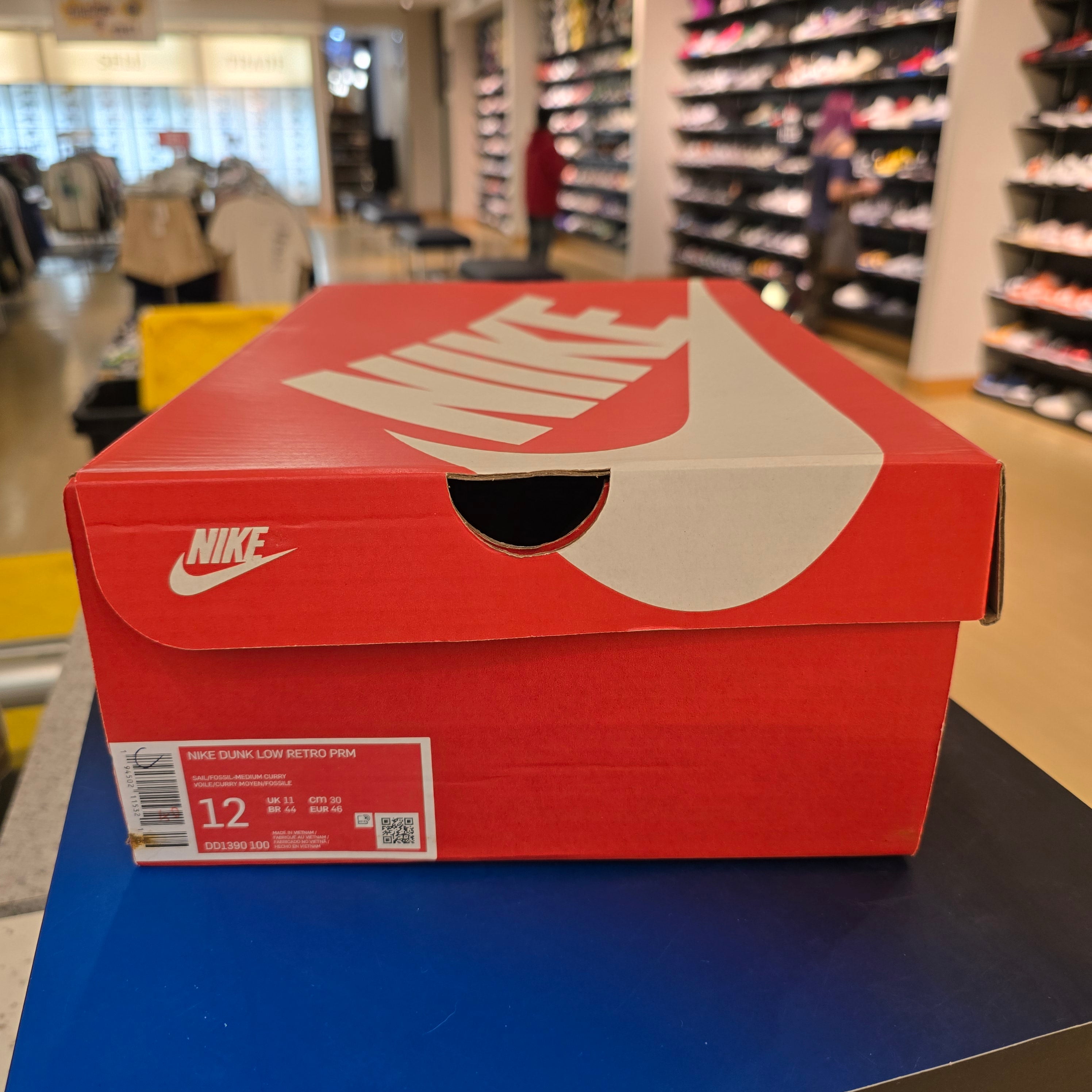 Nike Dunk Low Medium Curry SZ 12 USED