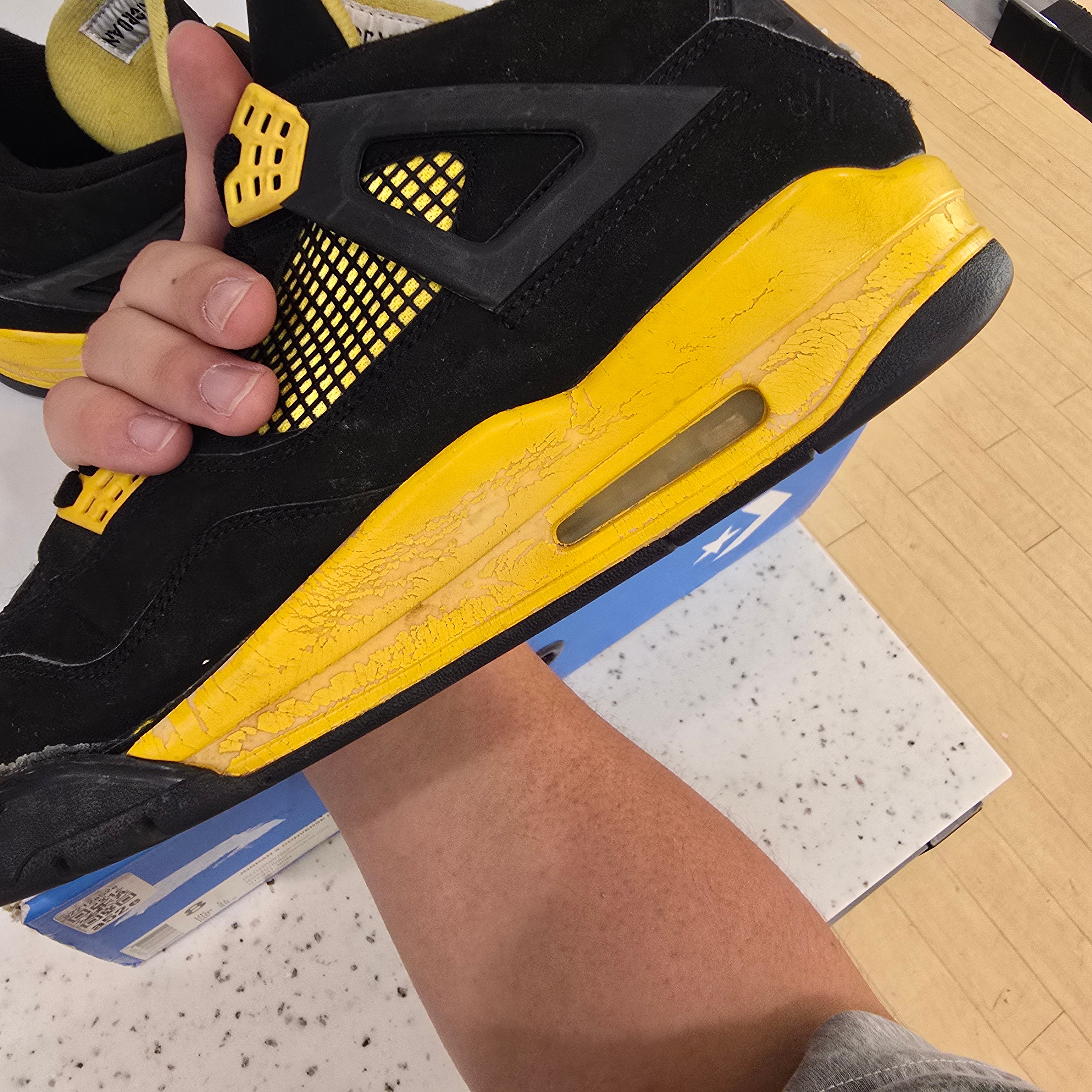 Jordan 4 Retro Thunder (2012) SZ 12 USED NO BOX SEPERATION (NOT SAFE TO WEAR)