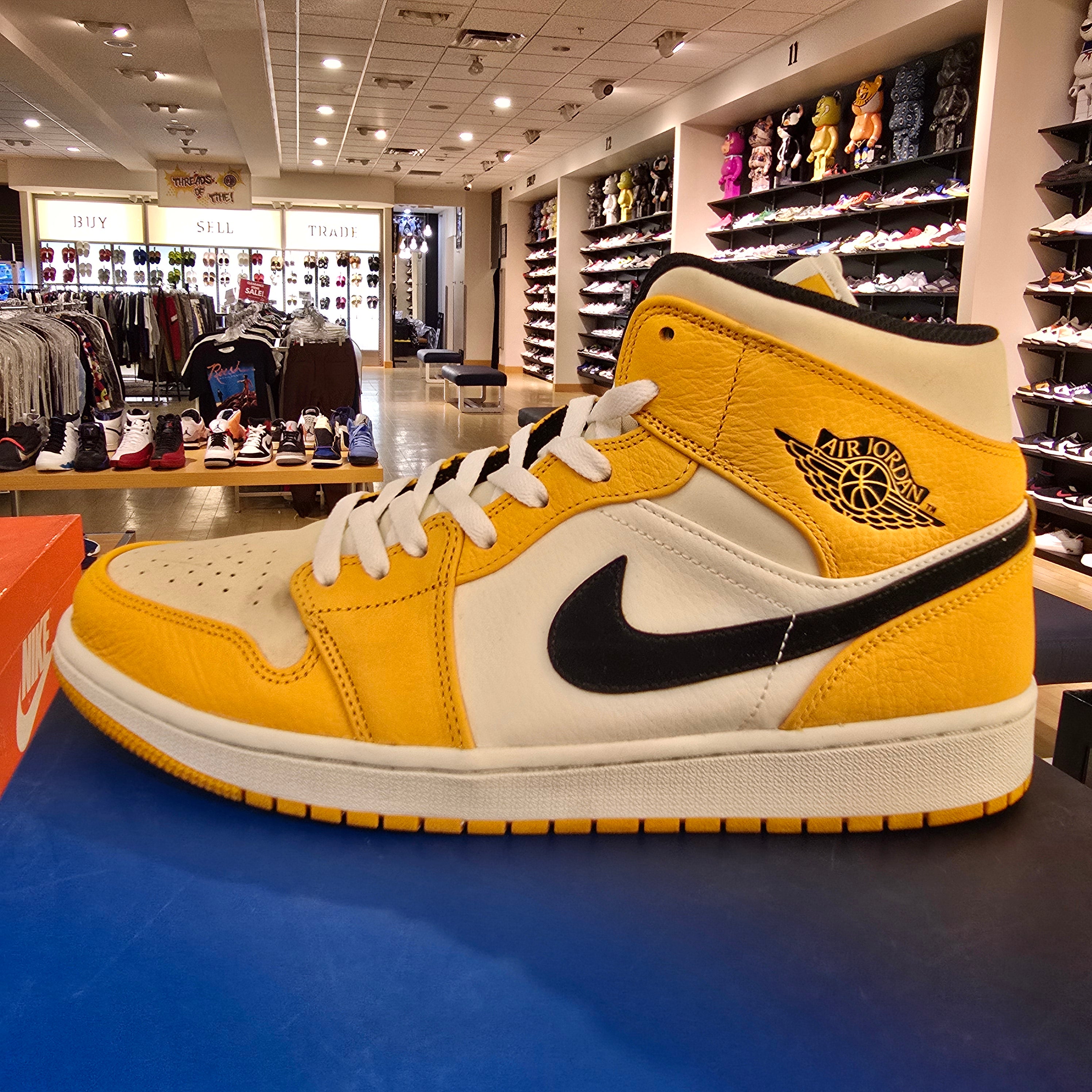 Jordan 1 Mid SE Lakers SZ 12 USED