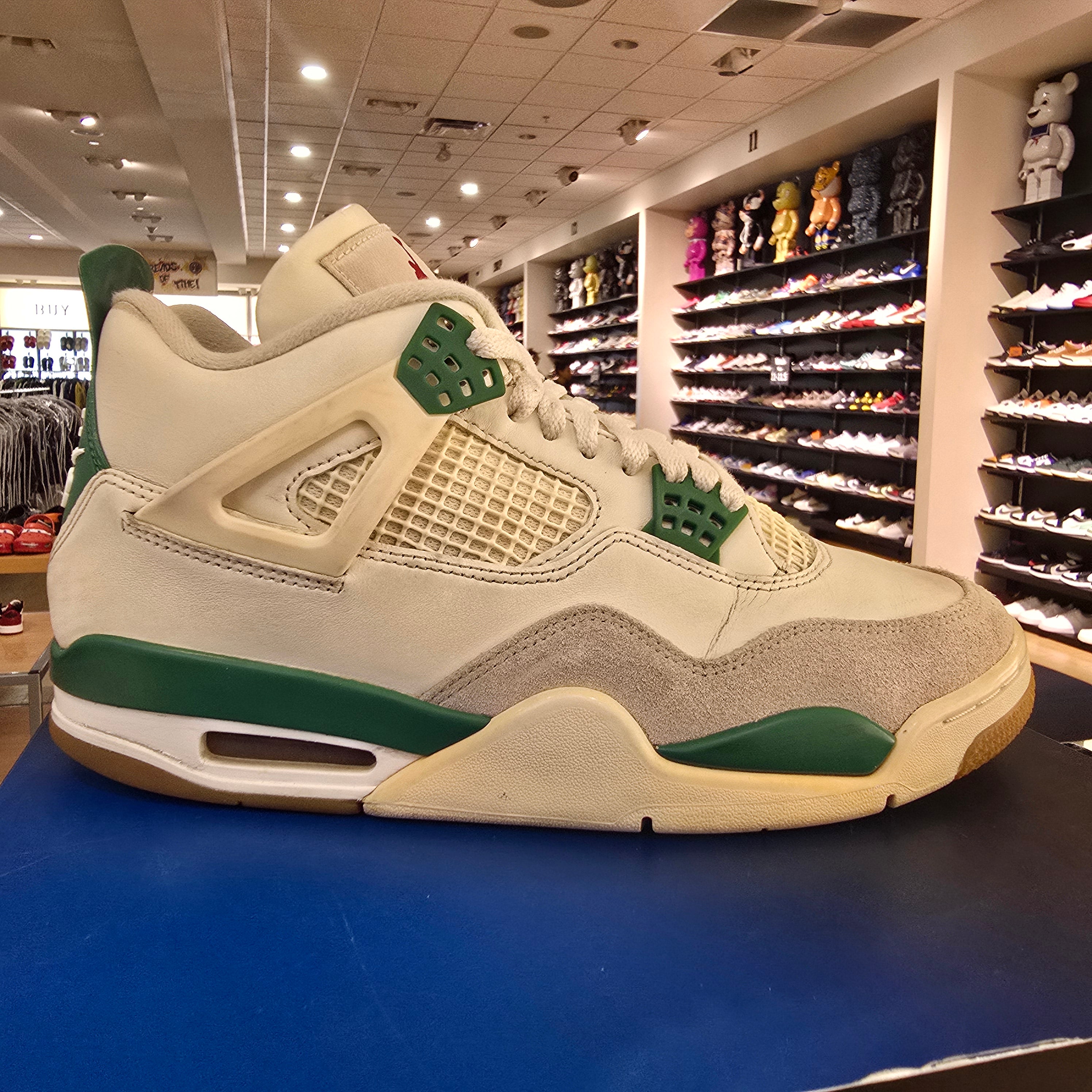 Jordan 4 Retro SB Pine Green SZ 9.5 USED NO BOX