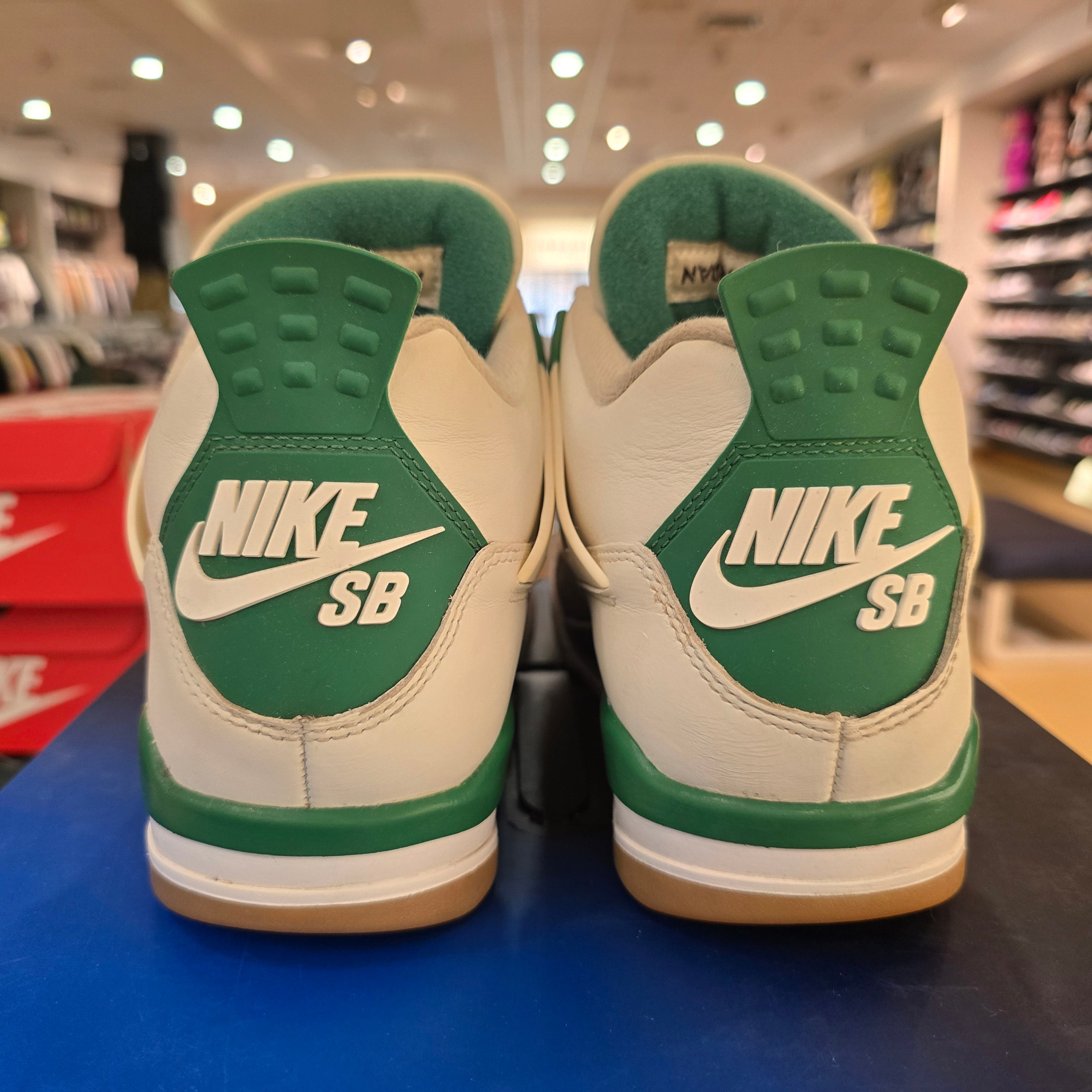 Jordan 4 Retro SB Pine Green SZ 8.5 USED NO BOX
