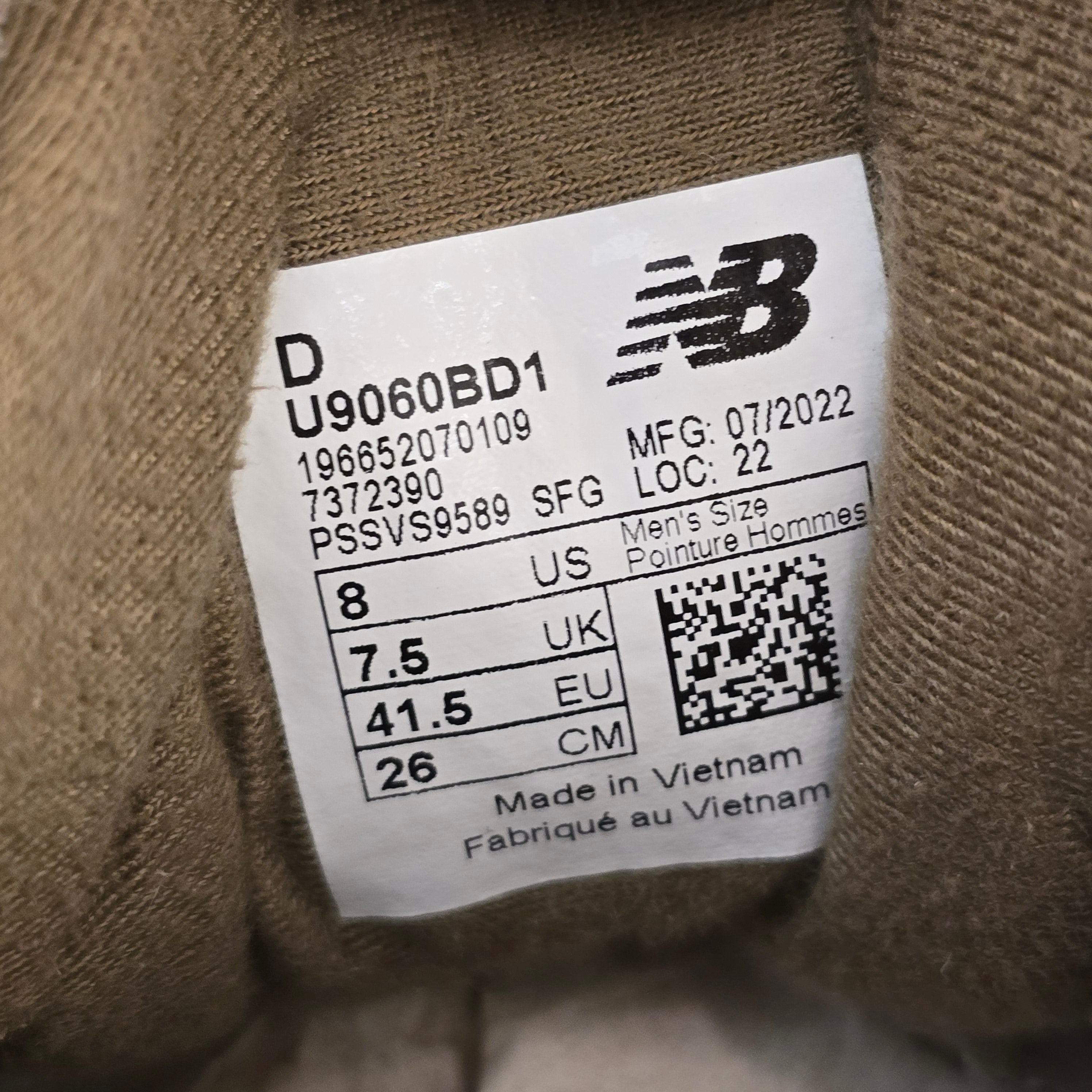 New Balance 9060 Bodega Age of Discovery SZ 8 USED