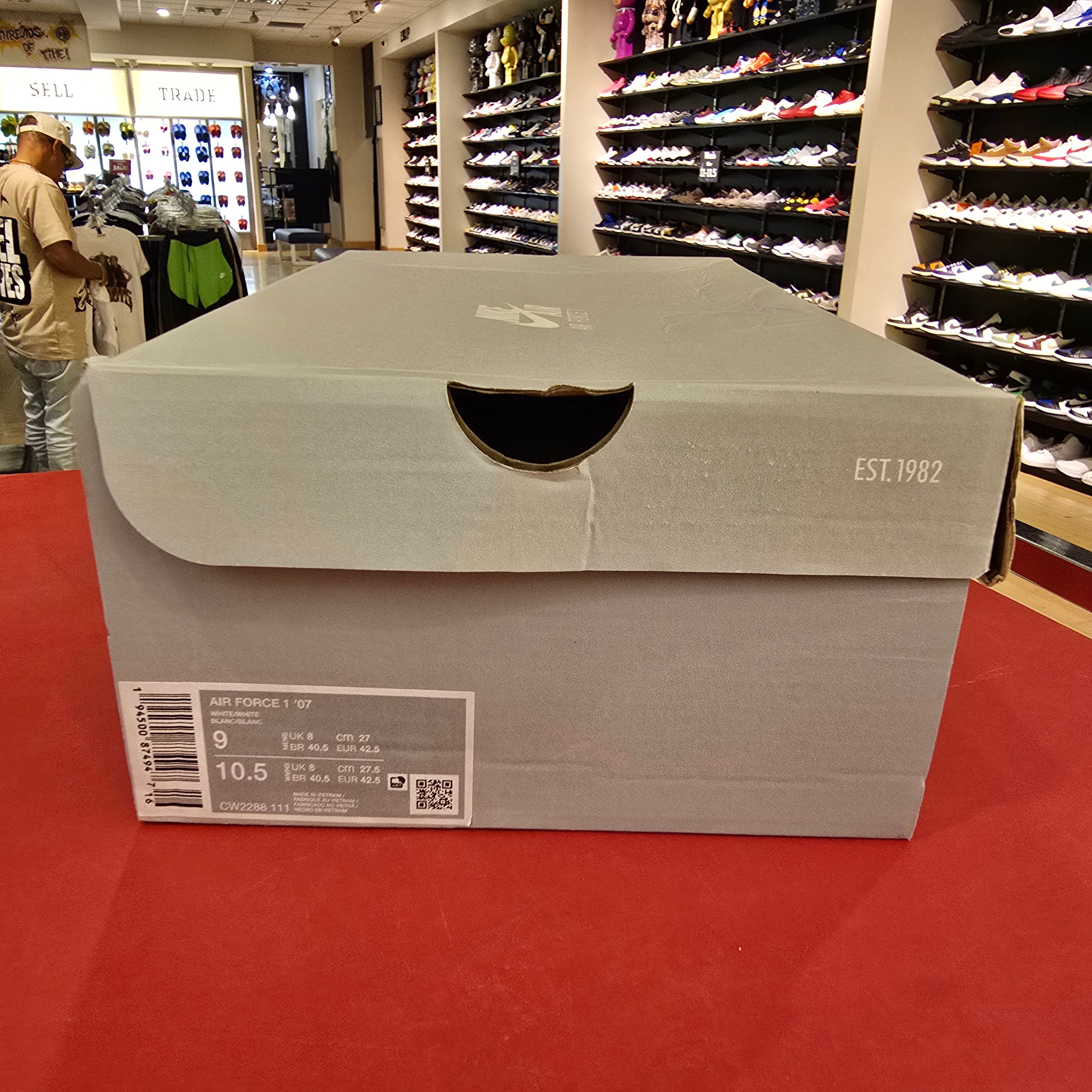 Nike Air Force 1 Low '07 White SZ 9