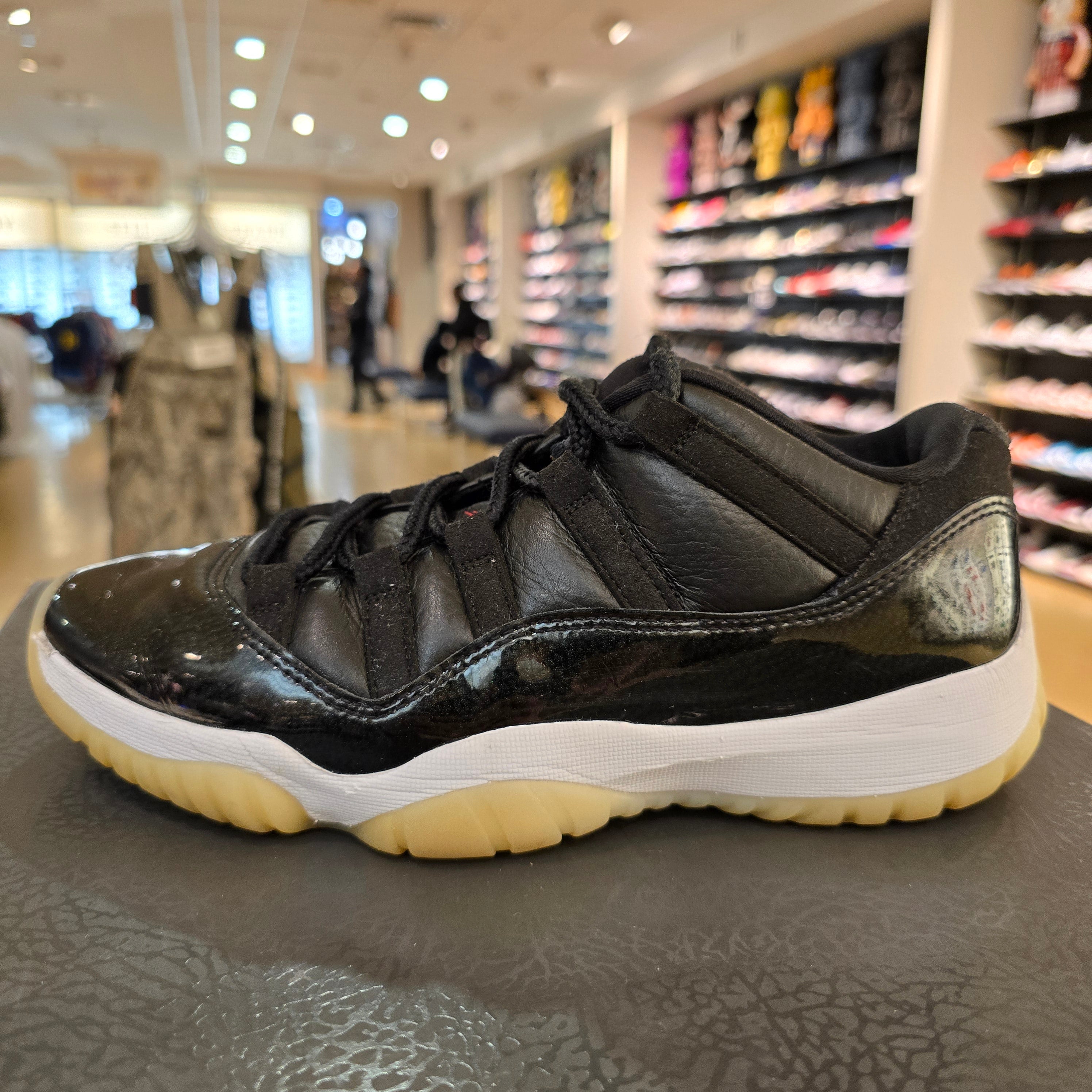 Jordan 11 Retro Low 72-10 SZ 7 USED NO BOX