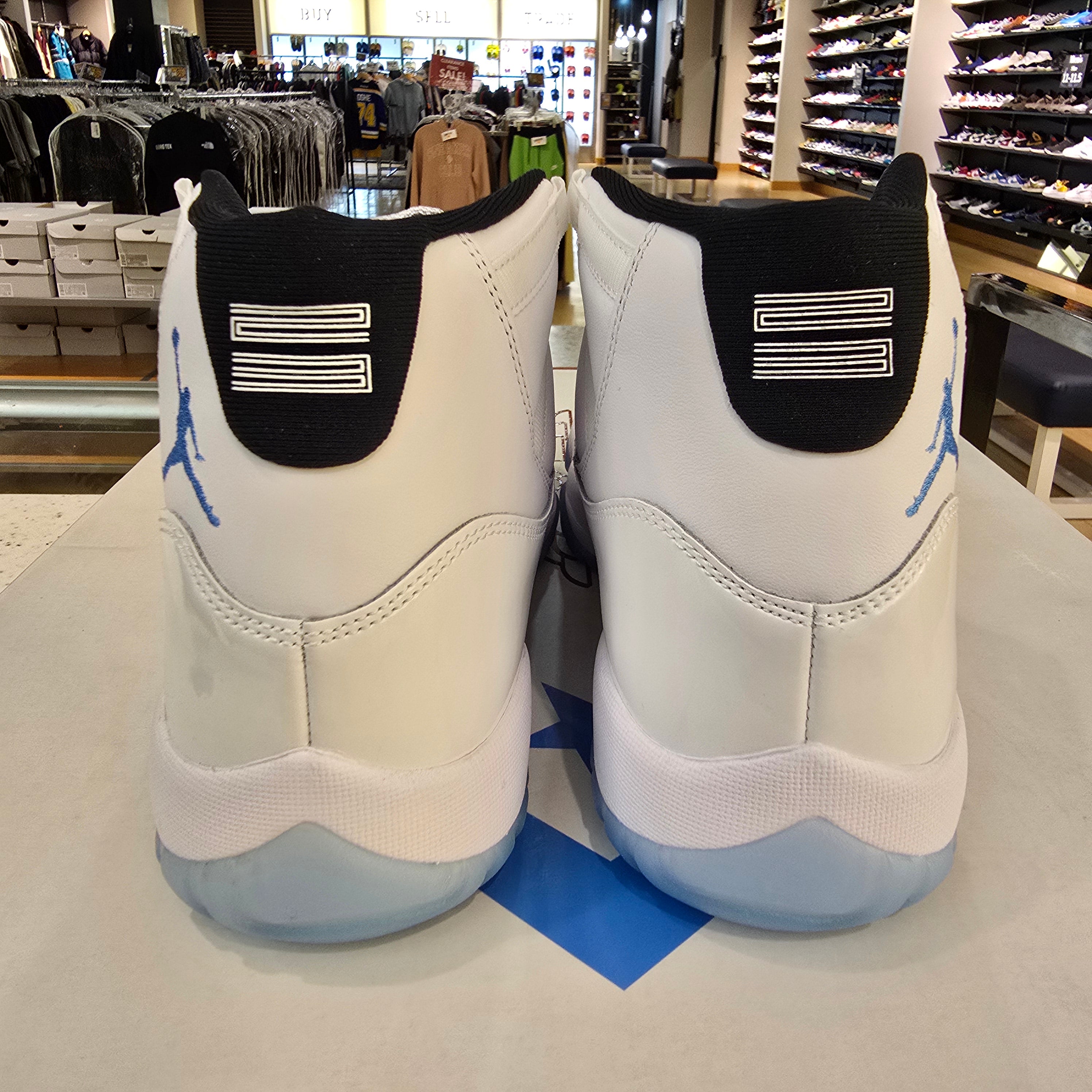 Jordan 11 Retro Legend Blue (2024) SZ 9