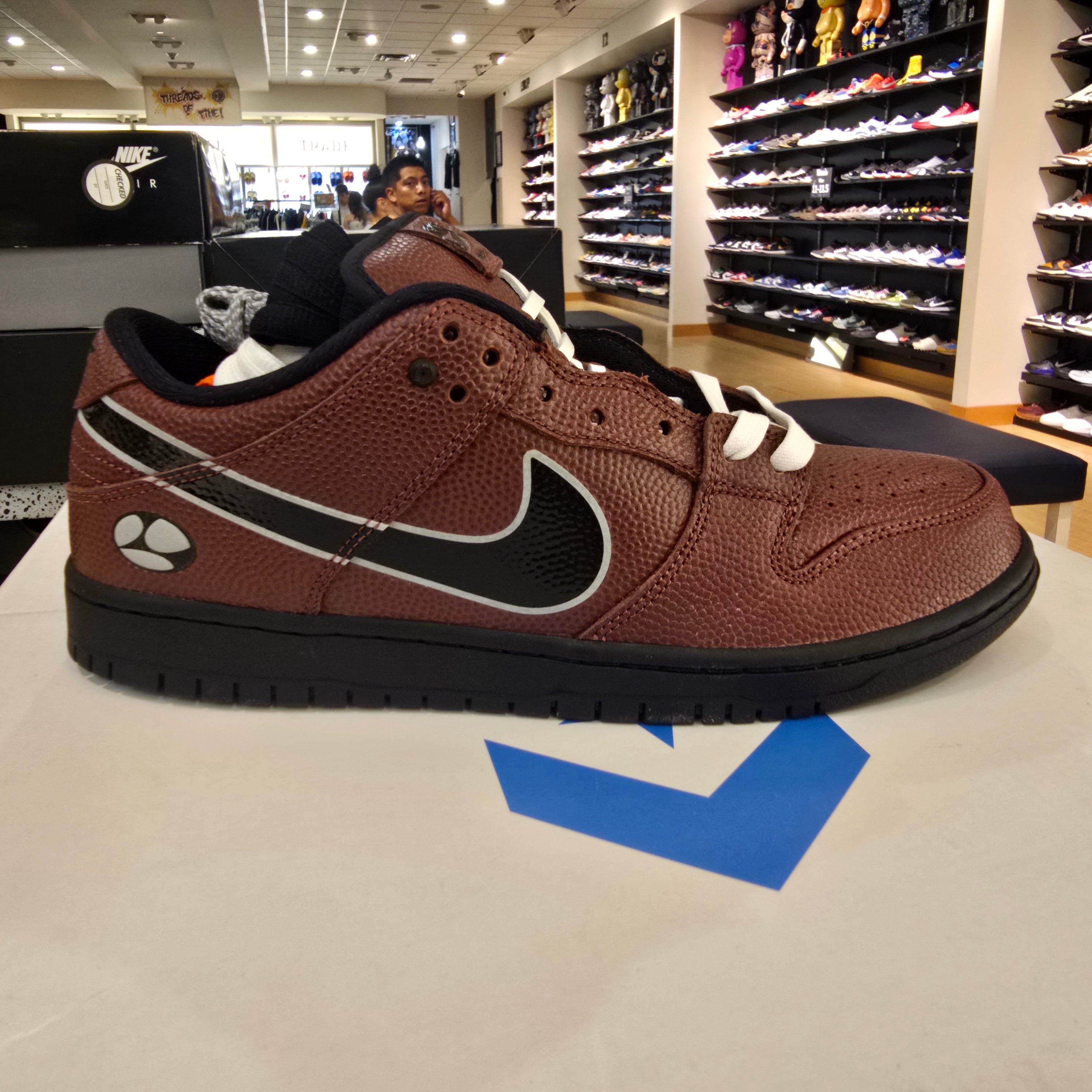 Nike SB Dunk Low Limousine Skateboards SZ 10
