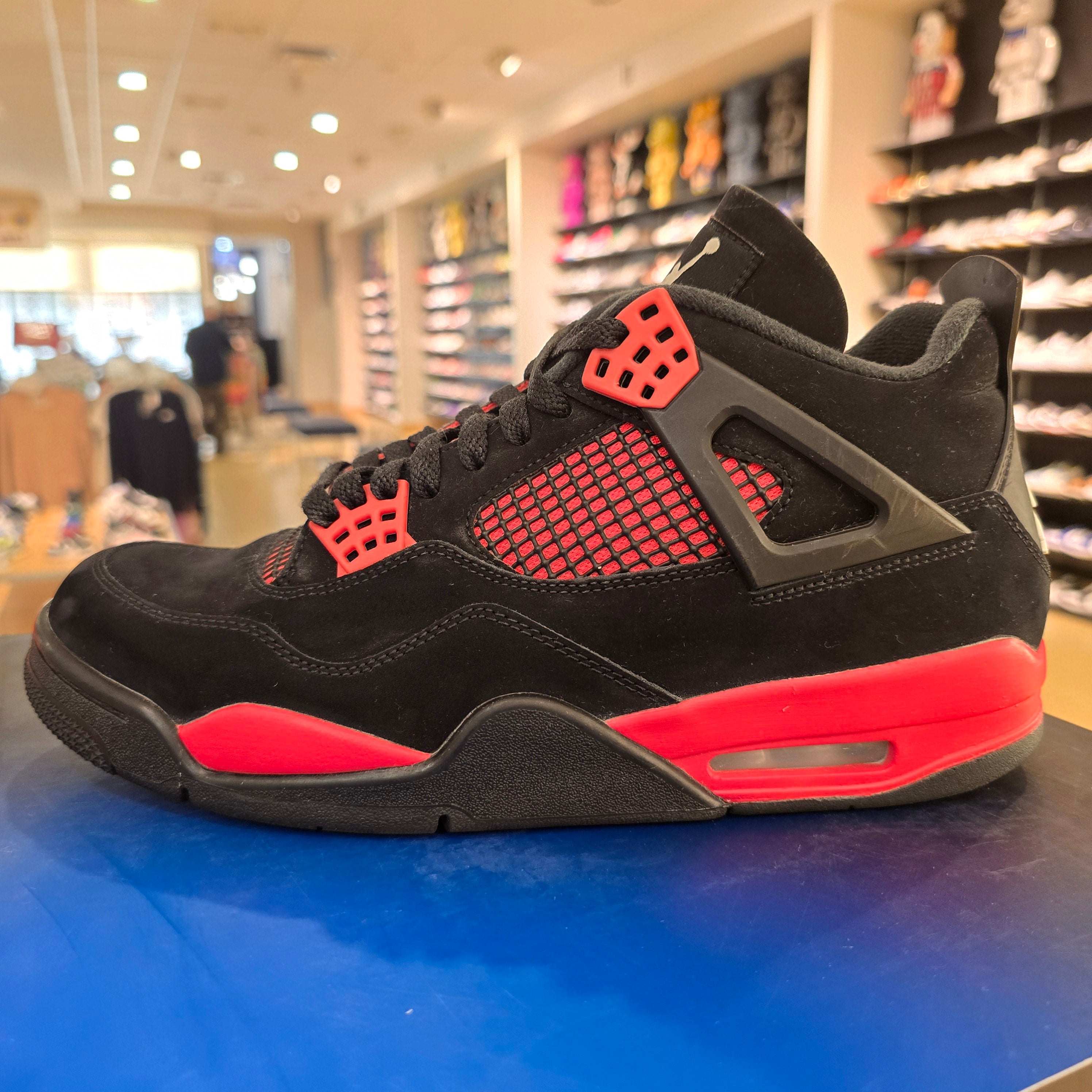 Jordan 4 Retro Red Thunder SZ 10.5 USED