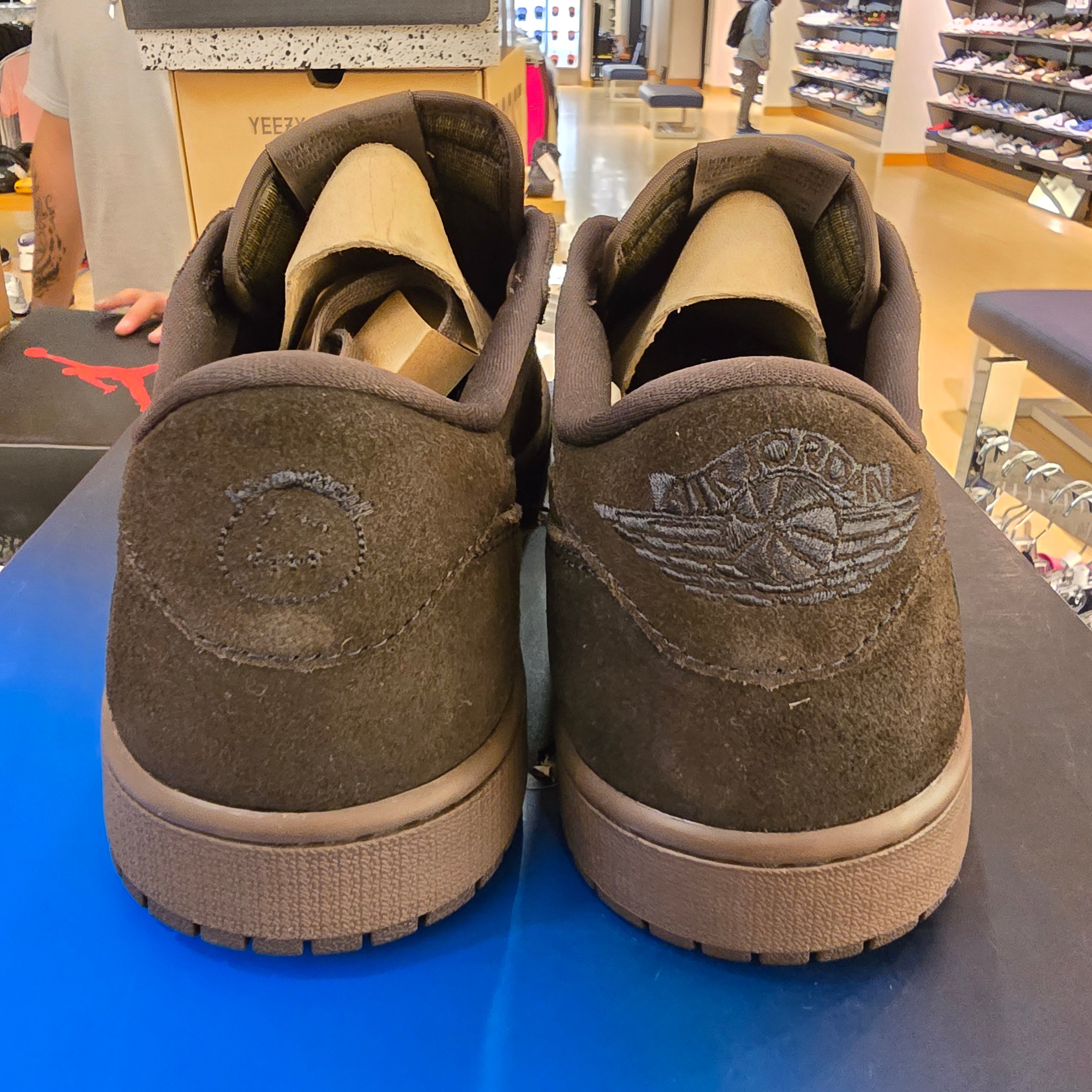 Jordan 1 Retro Low OG SP Travis Scott Velvet Brown SZ 12
