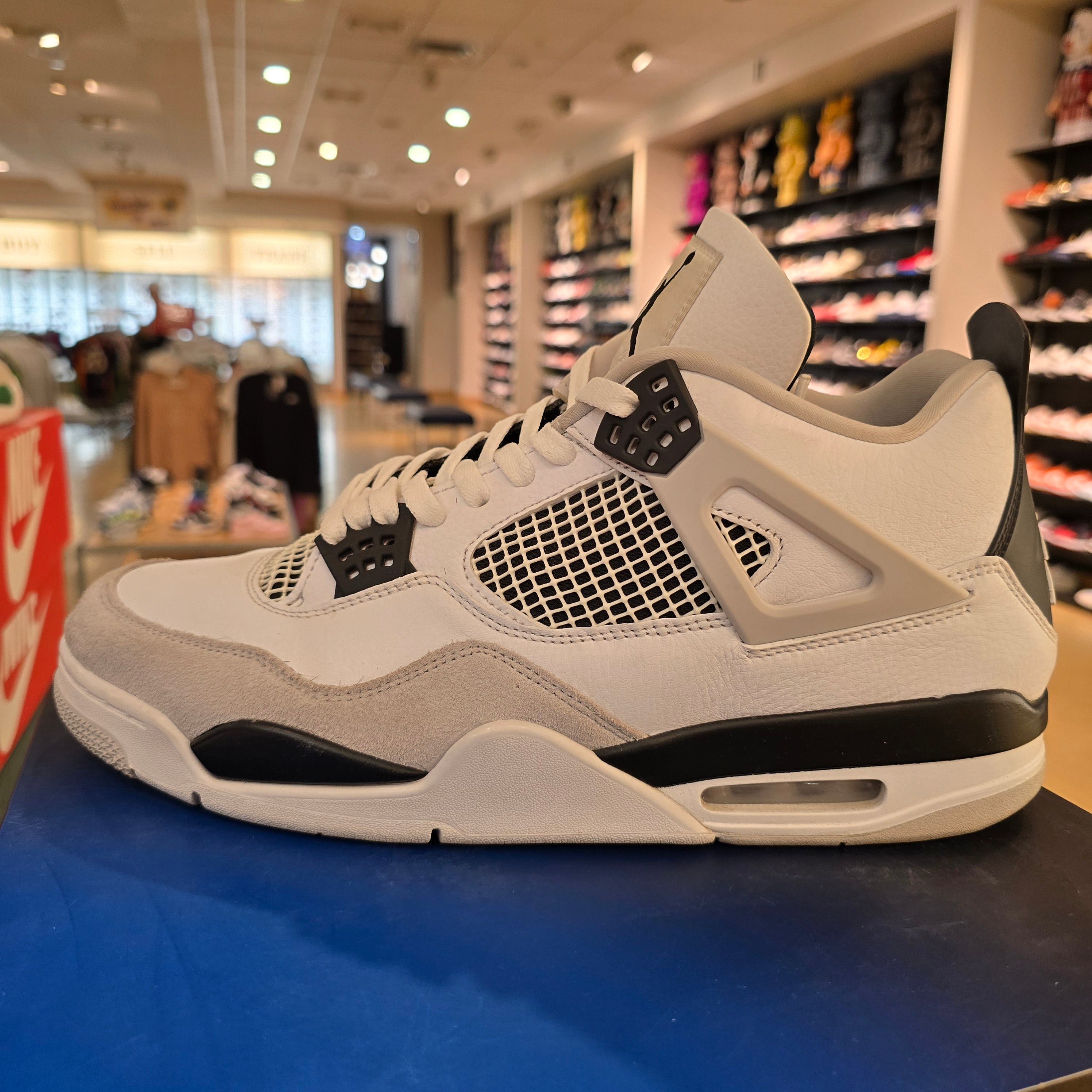 Jordan 4 Retro Military Black SZ 13 USED