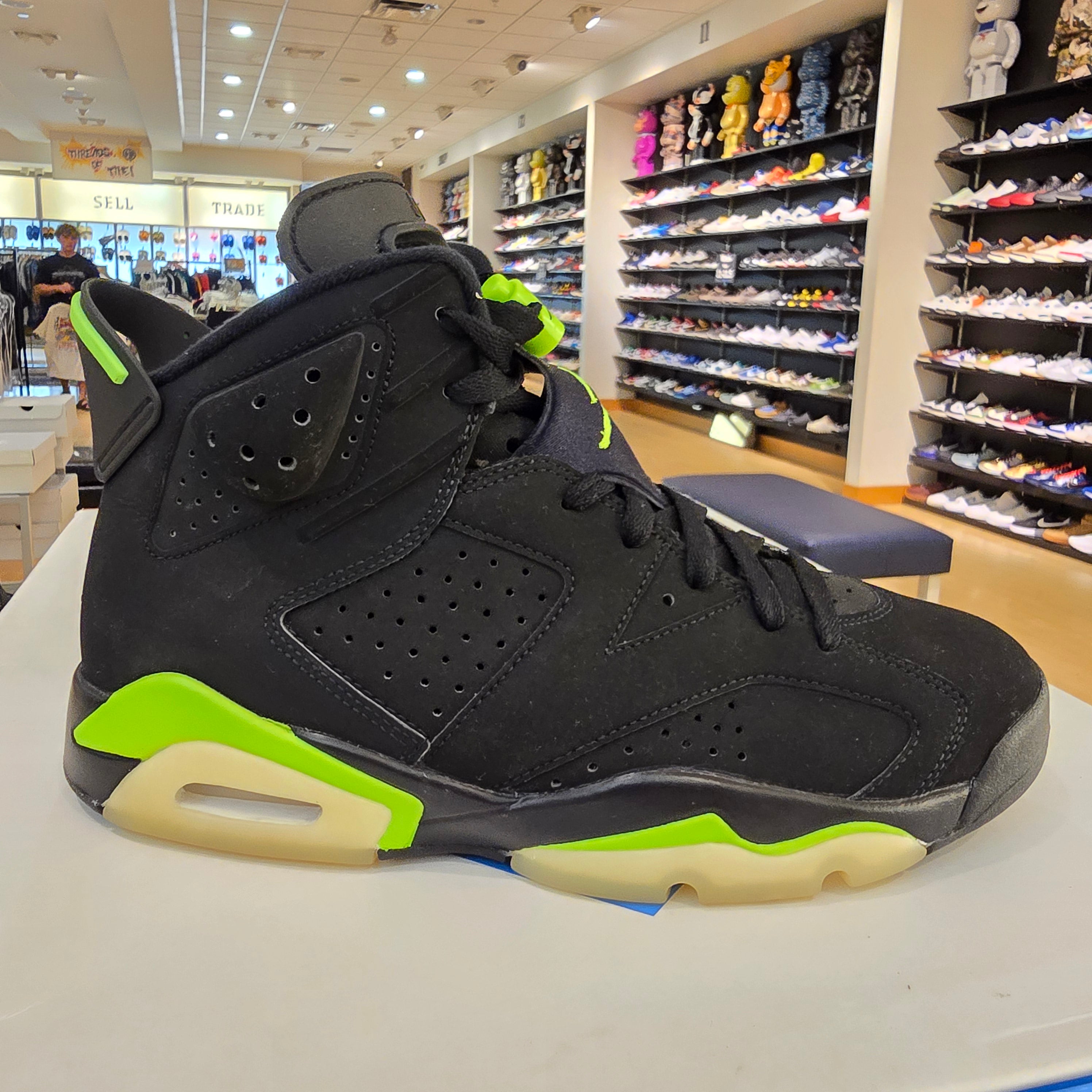 Jordan 6 Retro Electric Green MISMATCHED SIZES 8 AND 8.5 USED