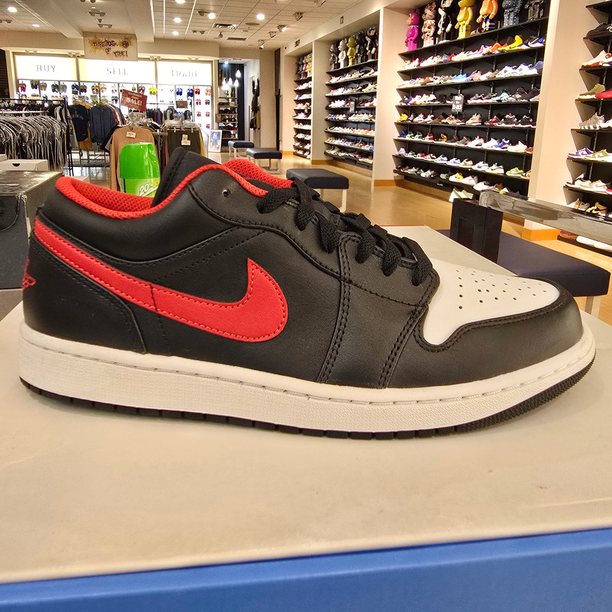 Jordan 1 Low White Toe SZ 10 YELLOWED