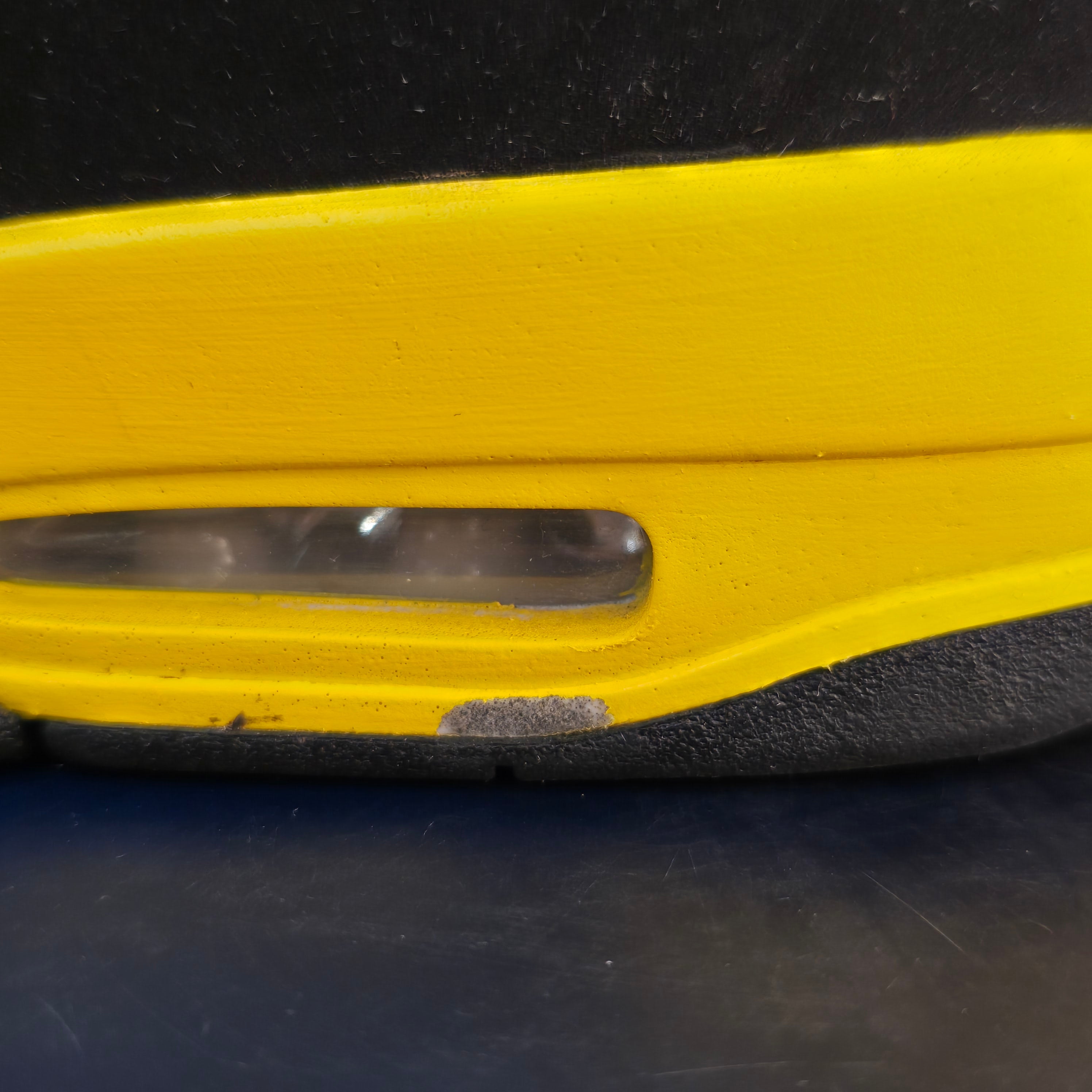 Jordan 4 Retro Thunder 2023 SZ 9.5 USED