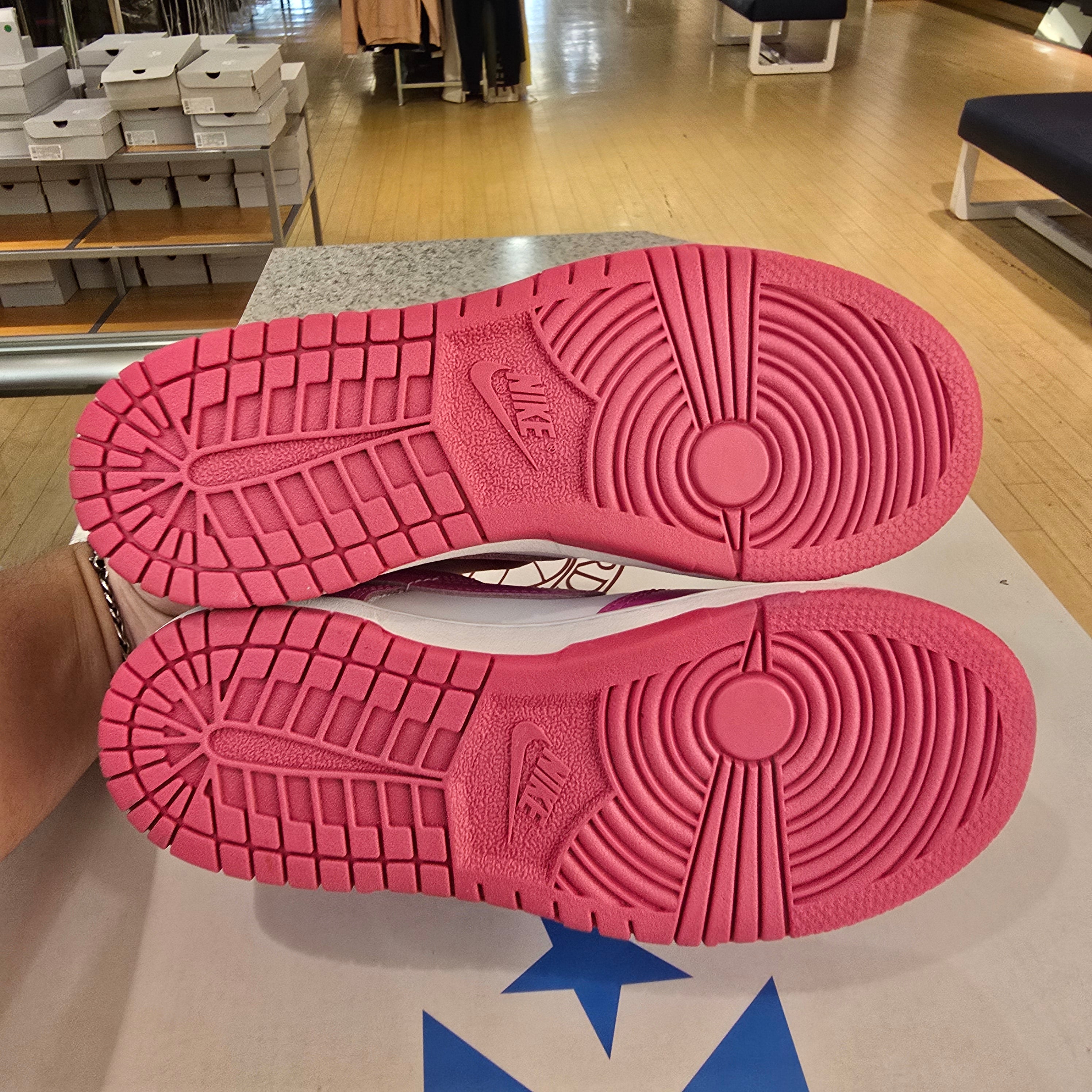 Nike Dunk Low Laser Fuchsia (PS) SZ 2Y
