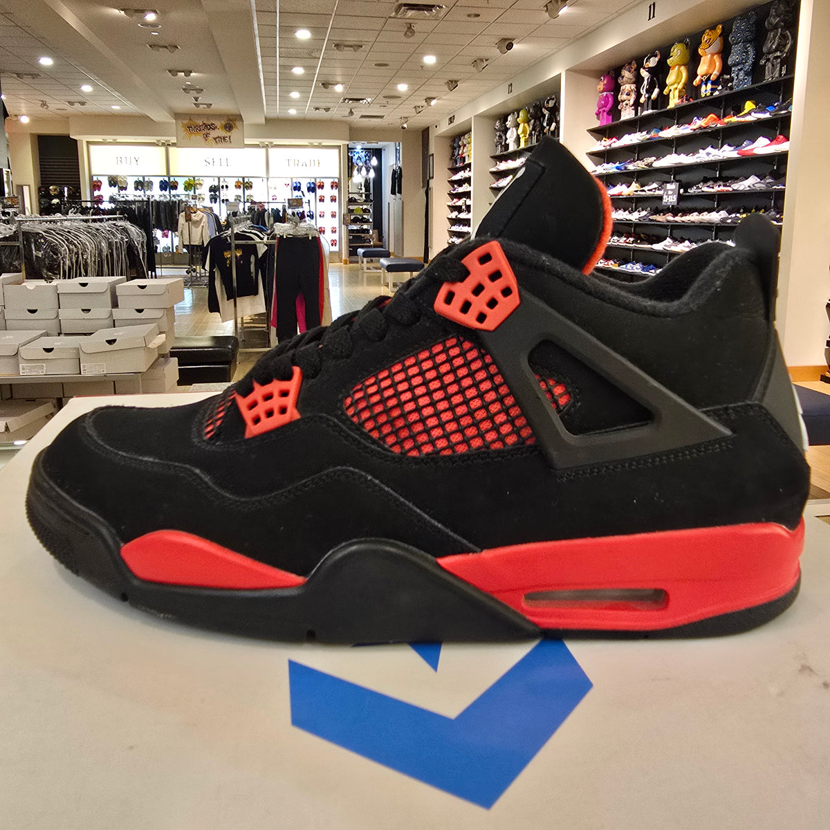 Jordan 4 Retro Red Thunder SZ 11.5 USED NO BOX