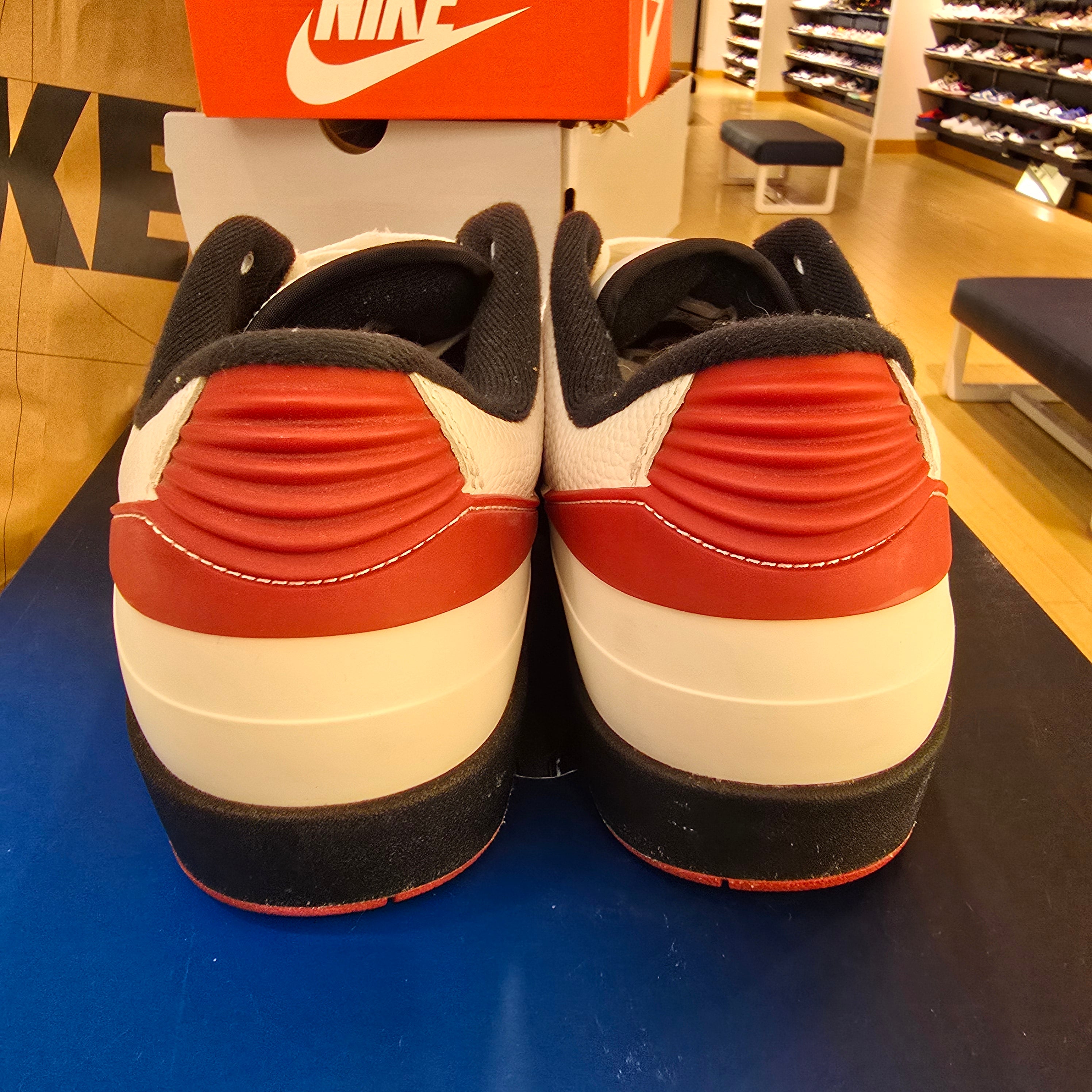 Jordan 2 Retro Low Chicago SZ 11.5 USED NO BOX SCUFFS