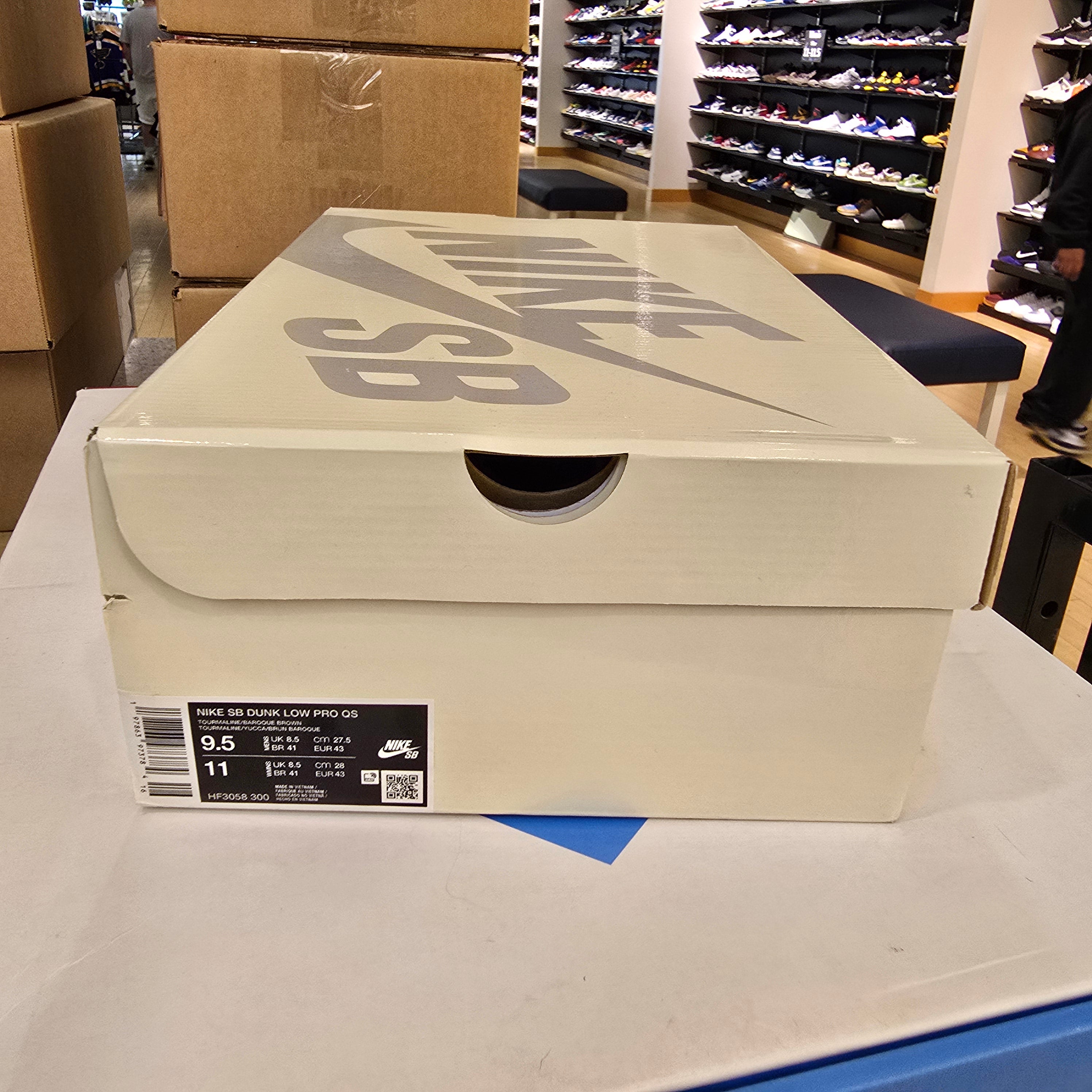 Nike SB Dunk Low Rodeo Tourmaline SZ 9.5