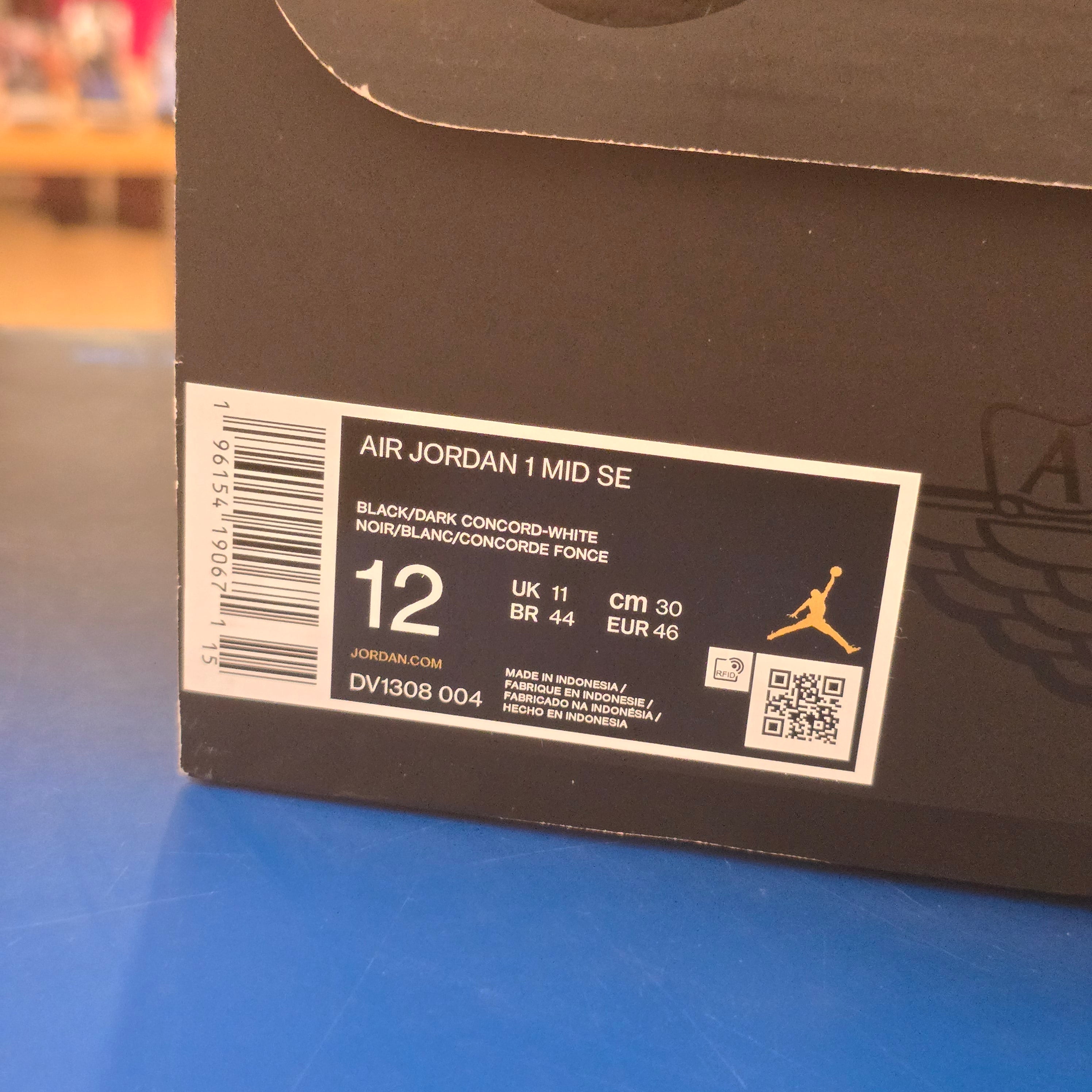 Jordan 1 Mid SE Space Jam SZ 12 USED