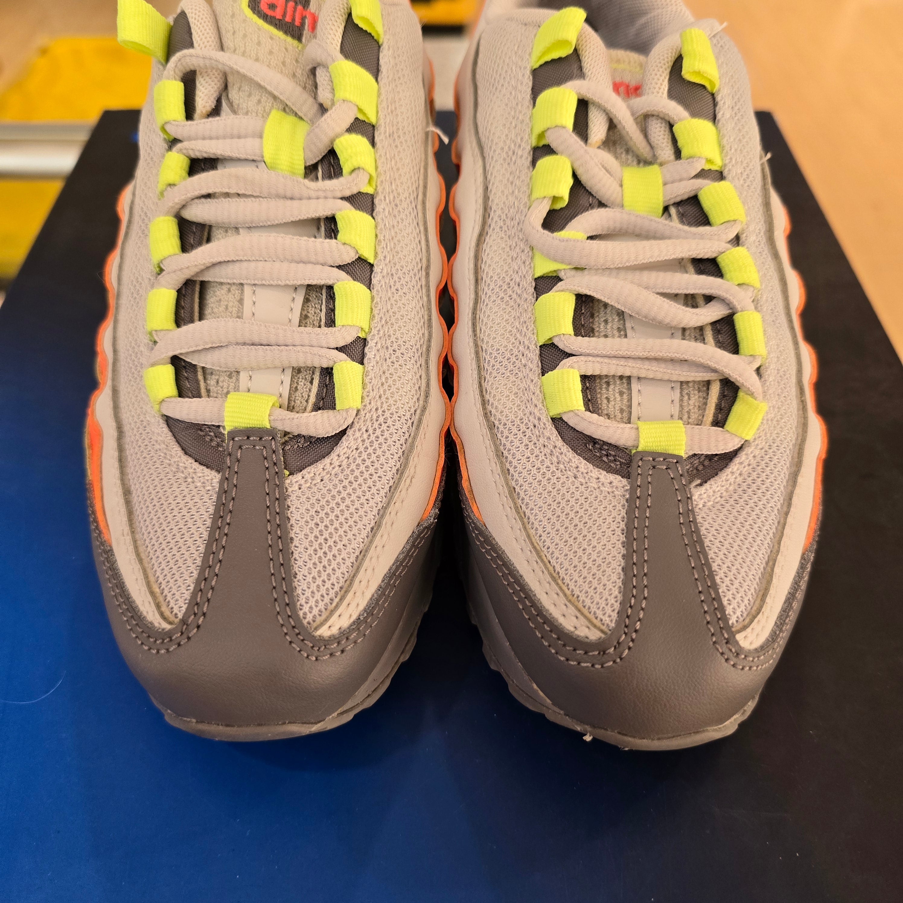 Air Max 95 Vast Grey Volt SZ 4Y USED NO BOX