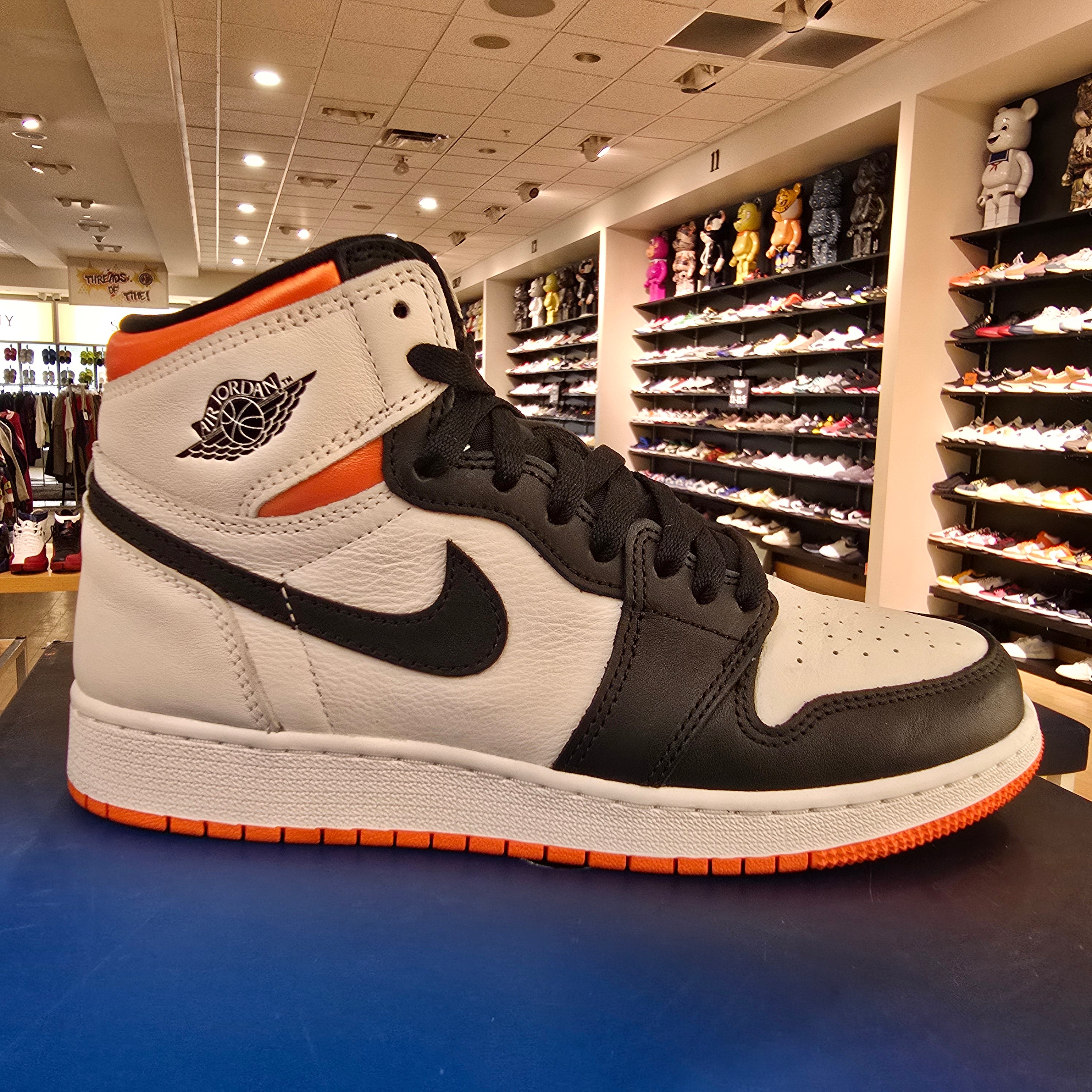 Jordan 1 High OG Electro Orange (GS) SZ 7Y USED NO BOX