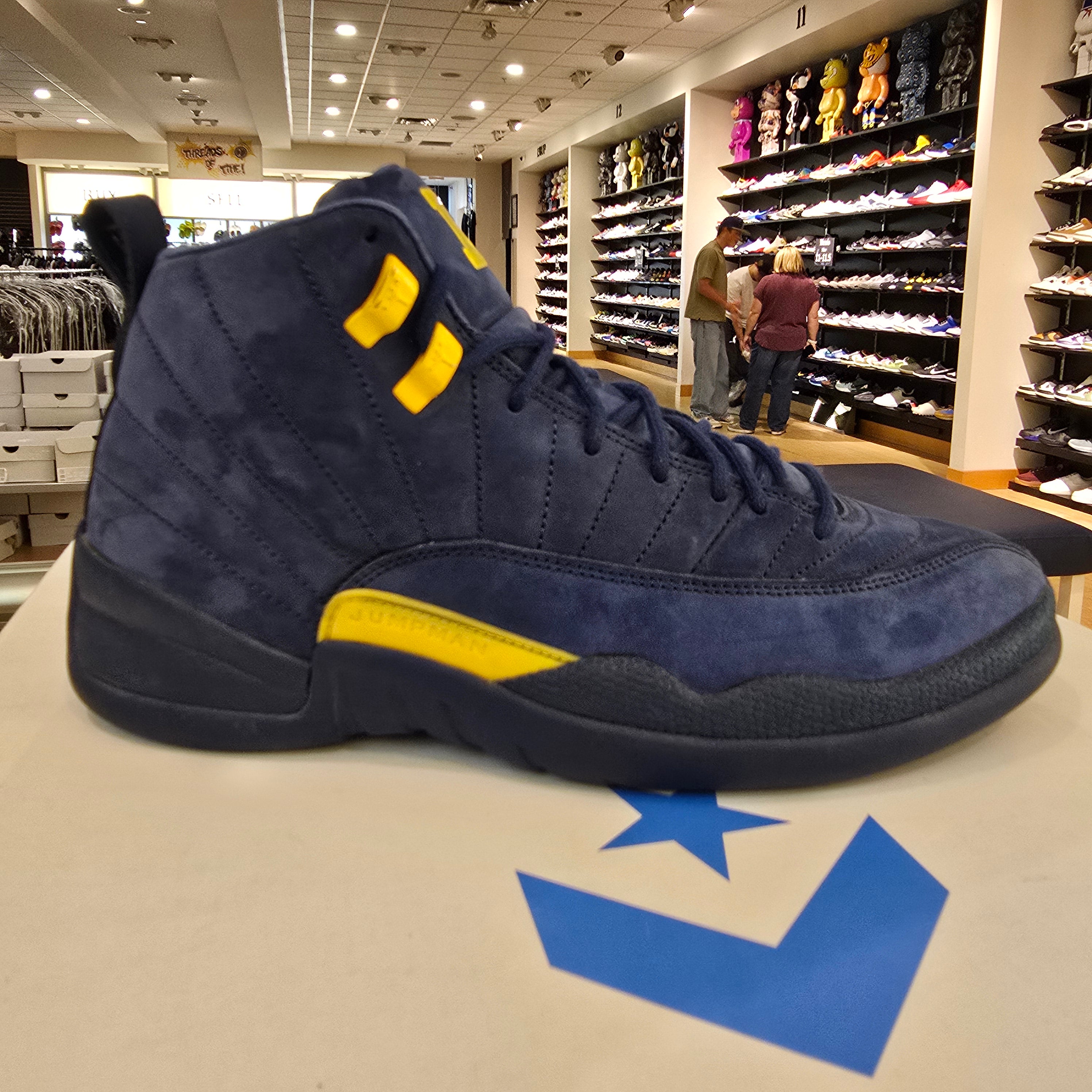 Jordan 12 Retro Michigan SZ 10 USED