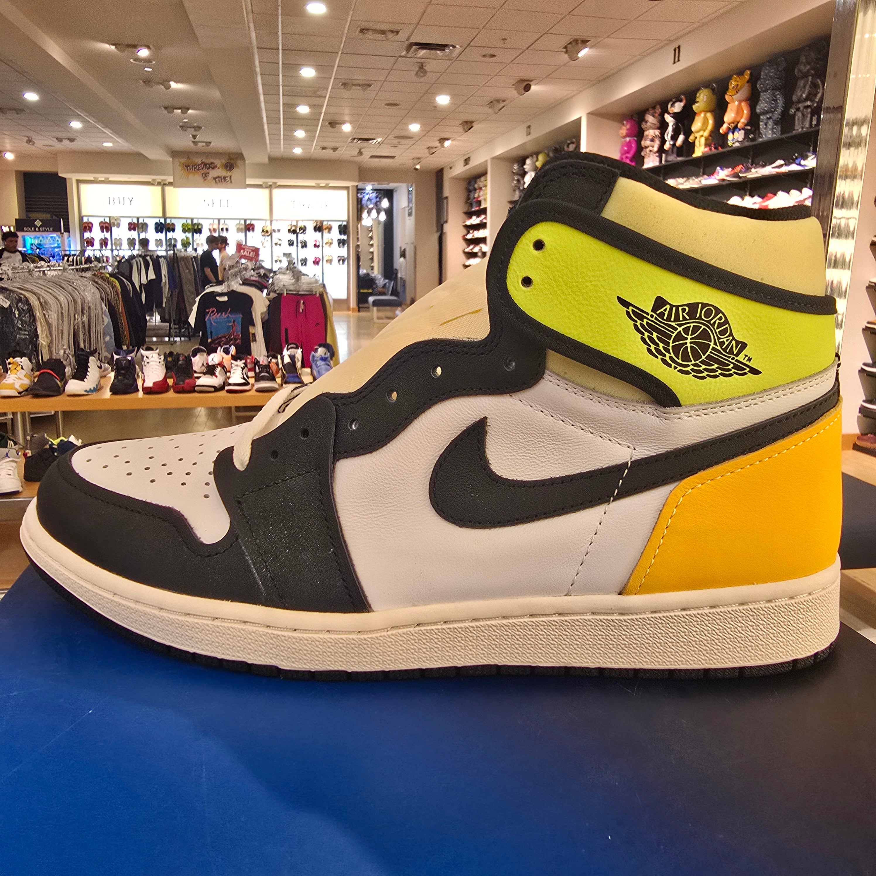 Jordan 1 Retro High White Black Volt University Gold SZ 12