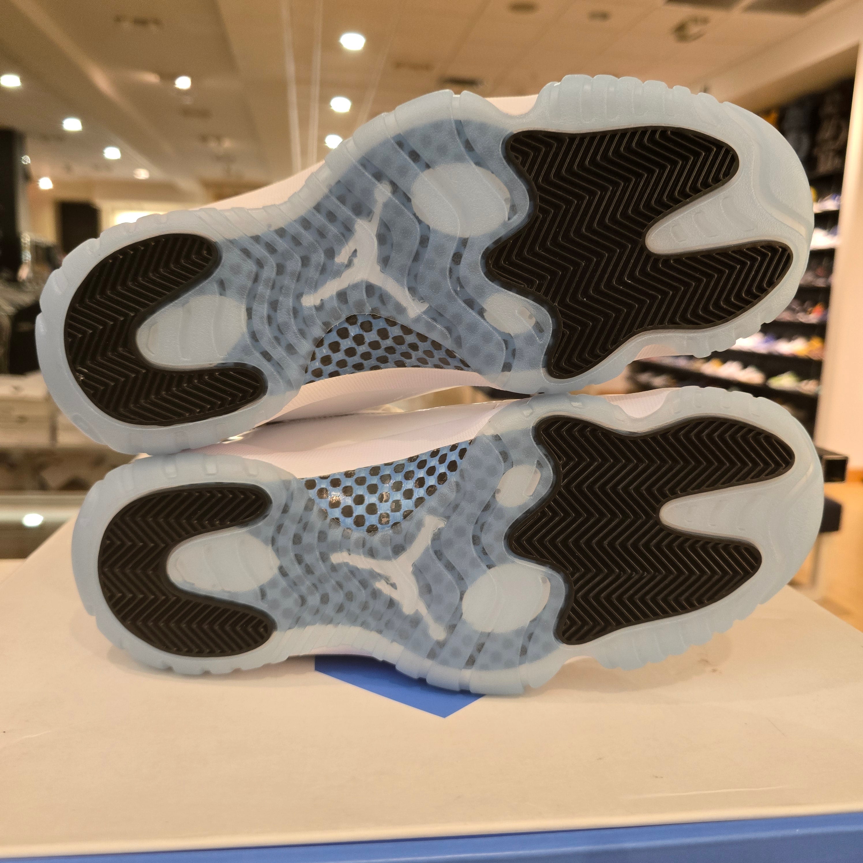 Jordan 11 Retro Legend Blue (2024) SZ 9