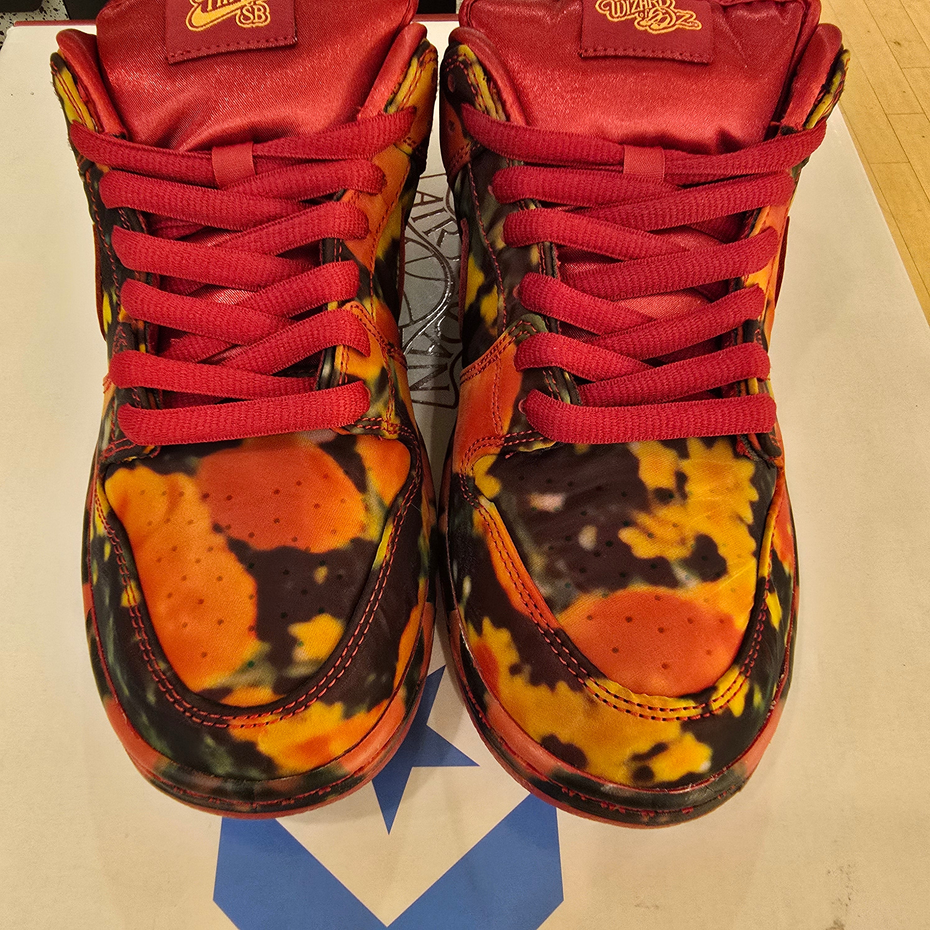 Nike SB Dunk Low The Wizard Of Oz Poppy Field SZ 10