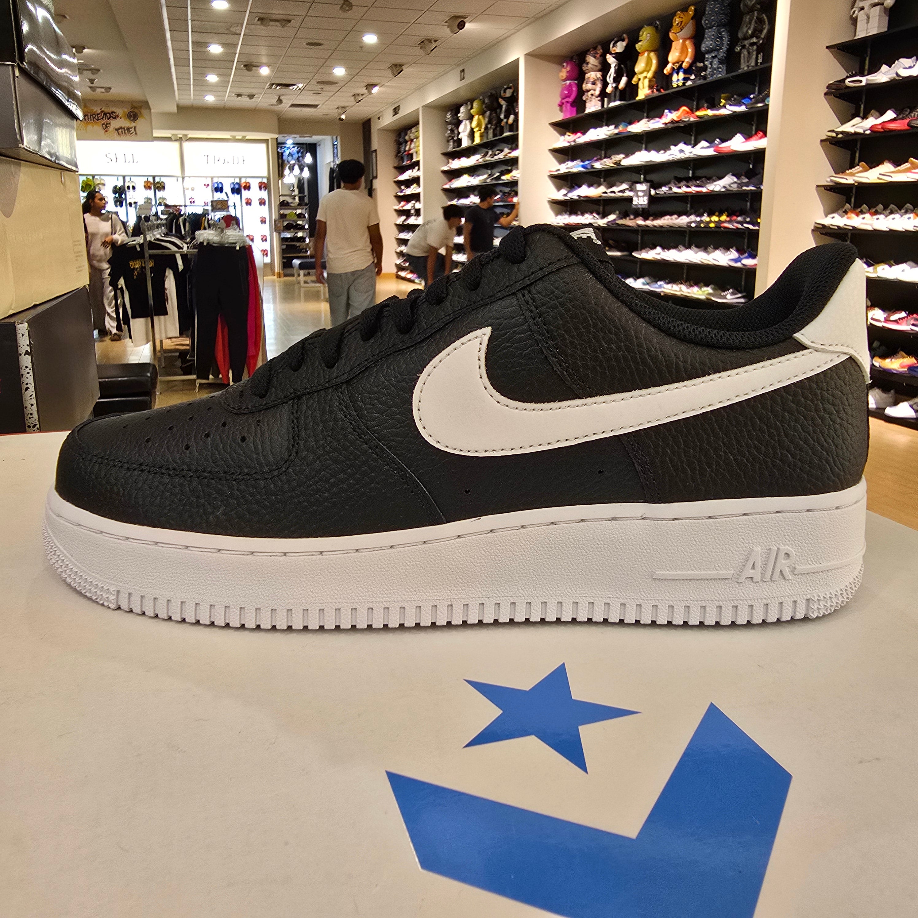 Nike Air Force 1 Low '07 Black White Pebbled Leather SZ 10