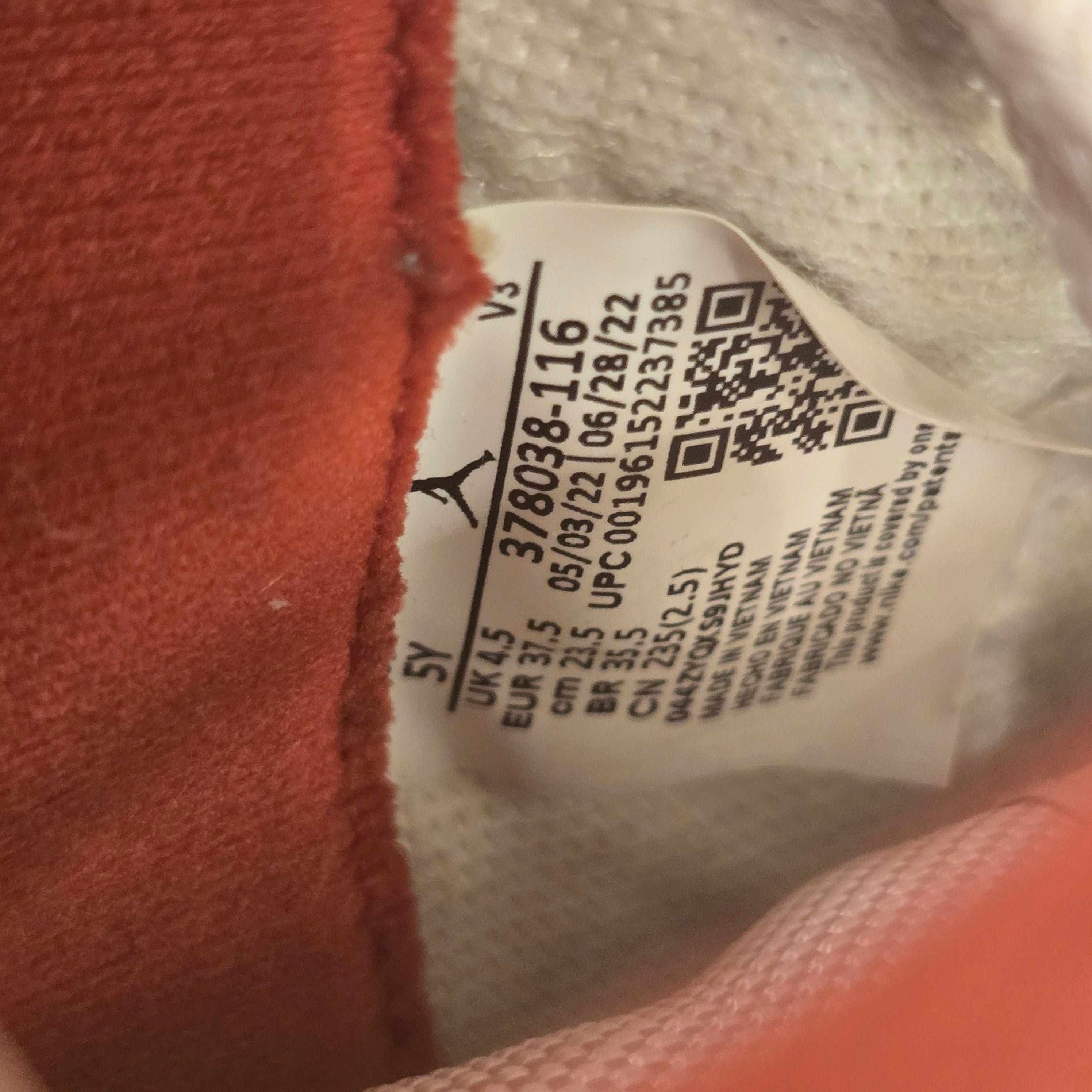 Jordan 11 Retro Cherry (2022) SZ 5Y USED