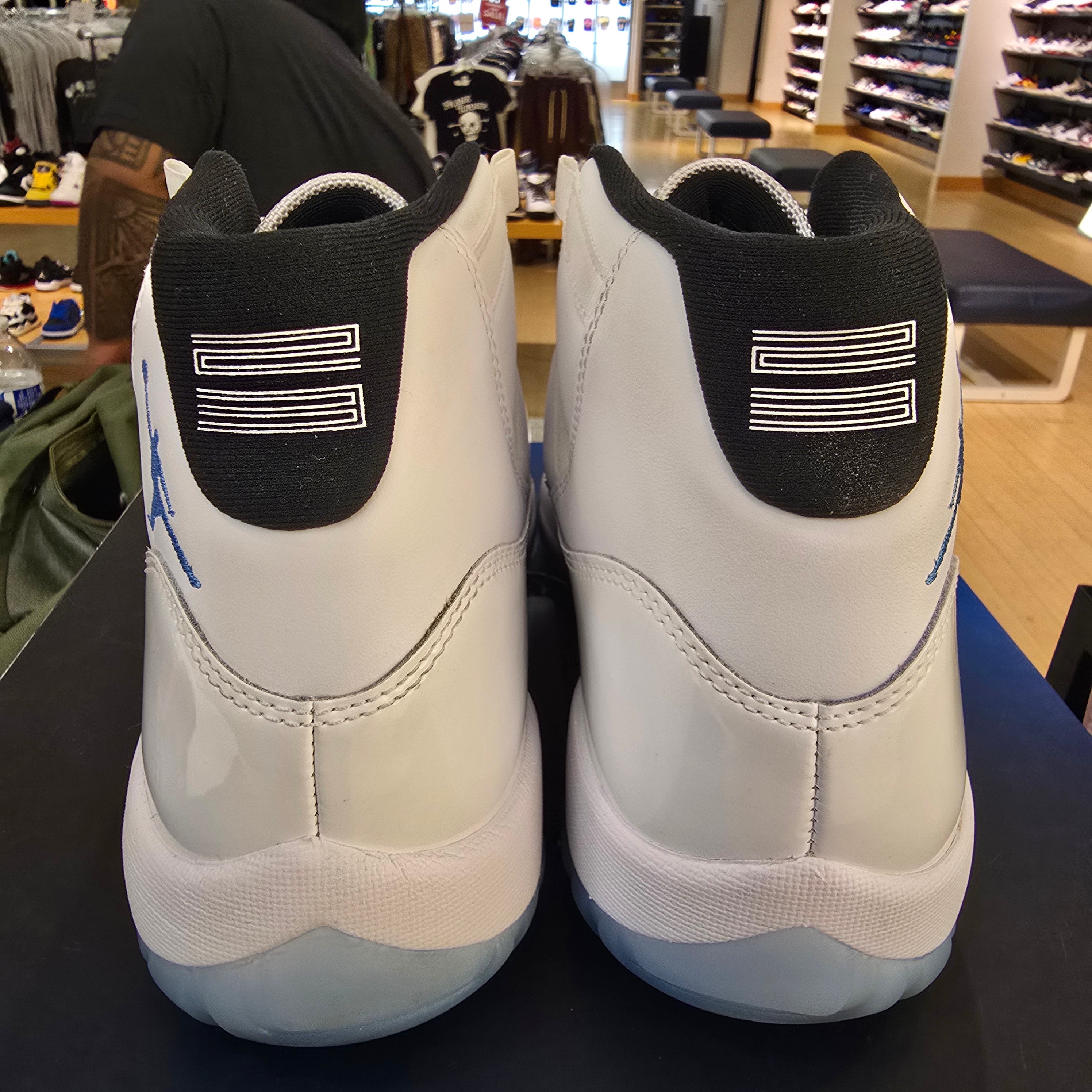 Jordan 11 Retro Legend Blue (2024) SZ 10.5 USED NO BOX