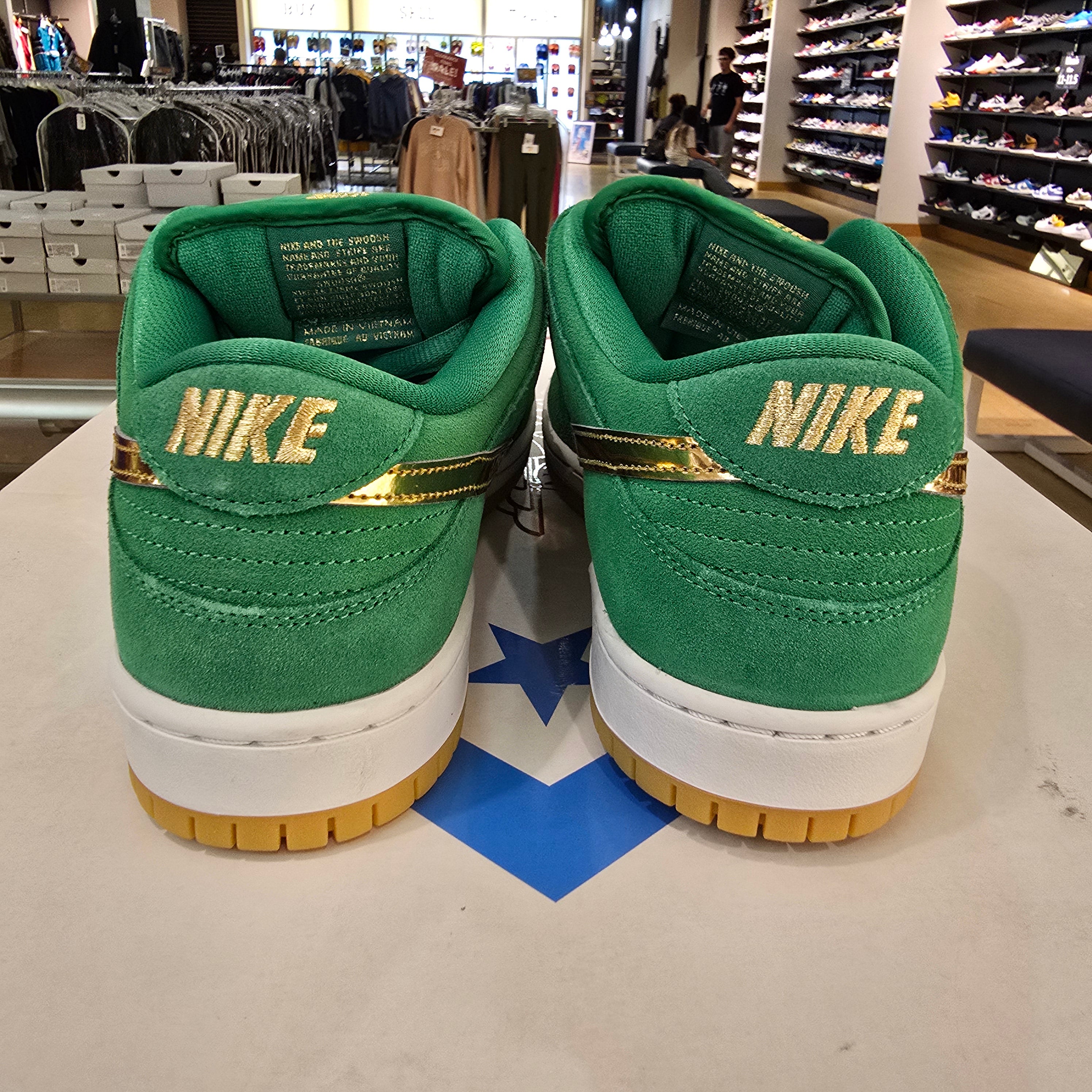 Nike SB Dunk Low St. Patrick's Day (2022) SZ 10